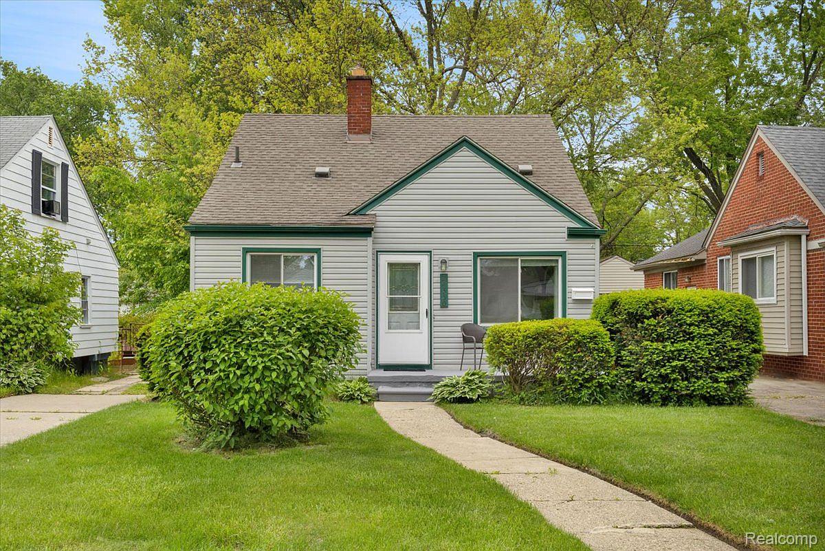 24350 Cloverlawn Street