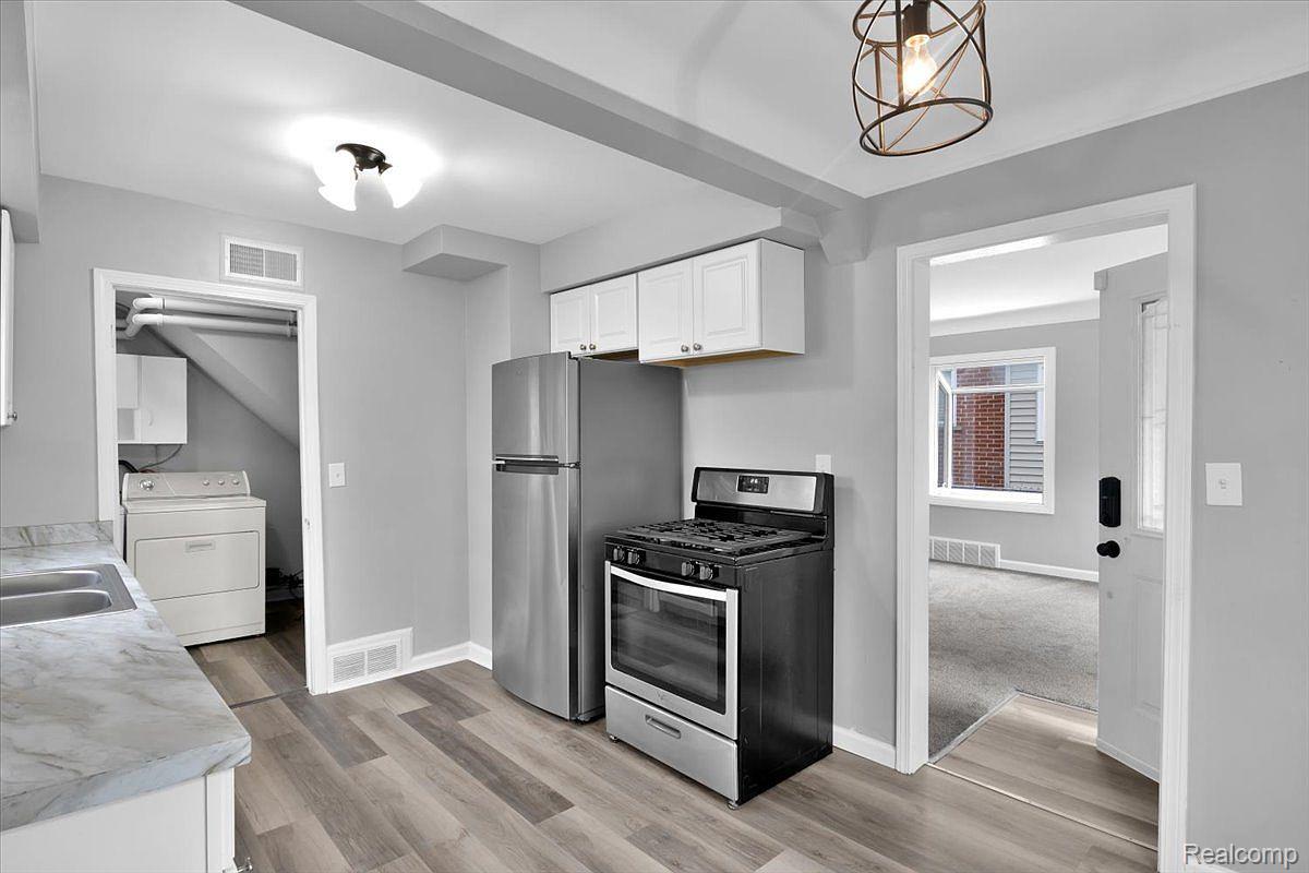 24350 Cloverlawn Street