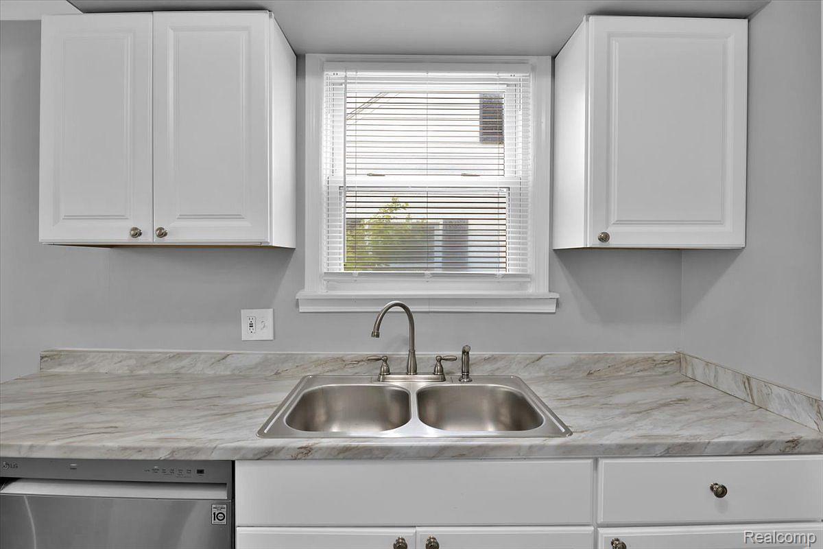 24350 Cloverlawn Street