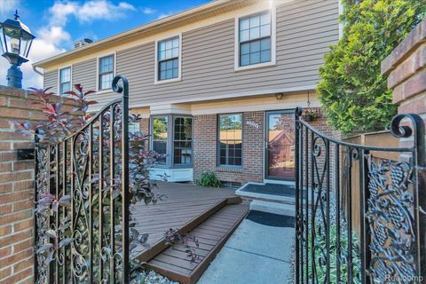 22224 Edgewater Novi City MI 48375