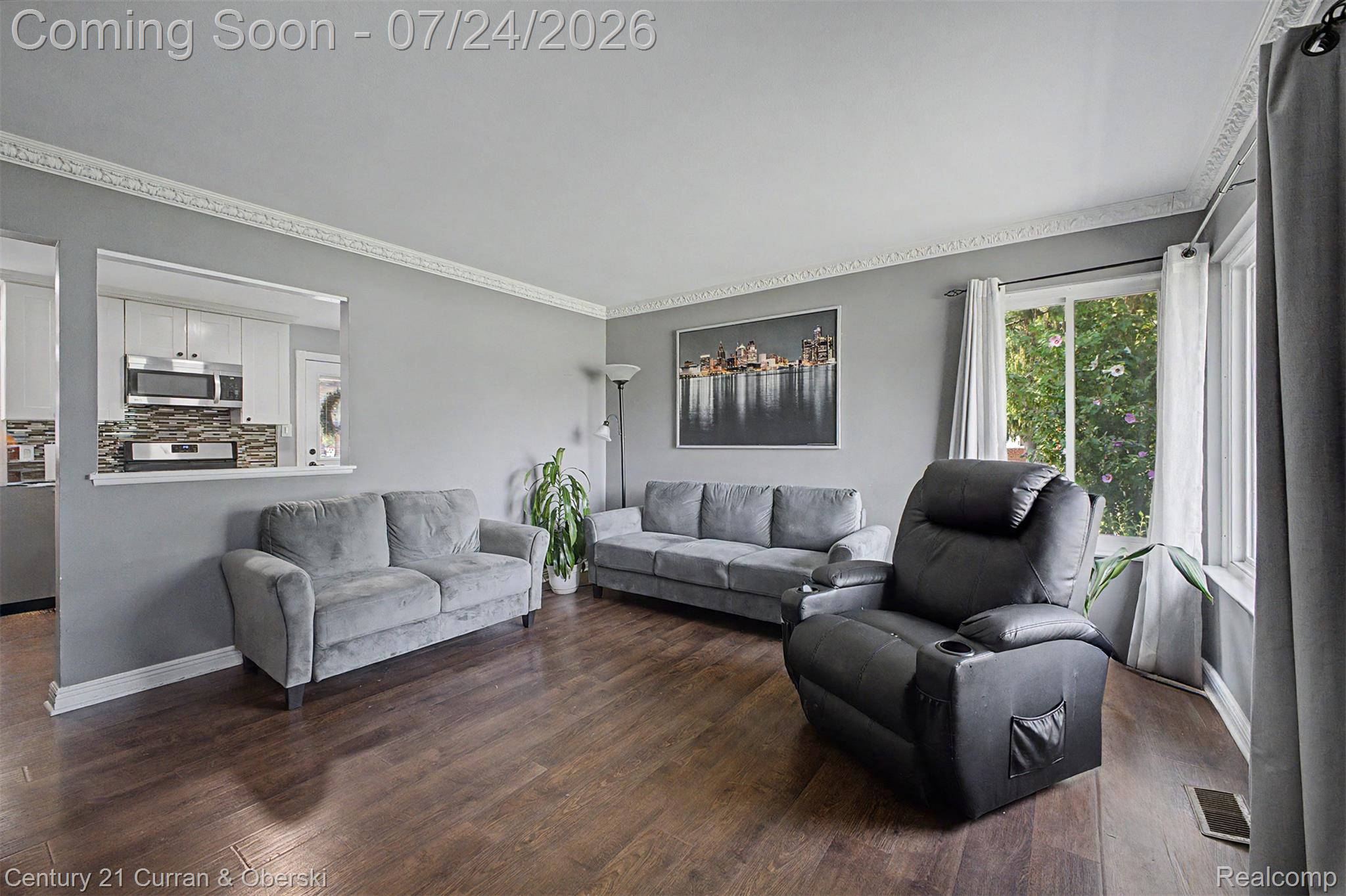 30633 Gladys Avenue