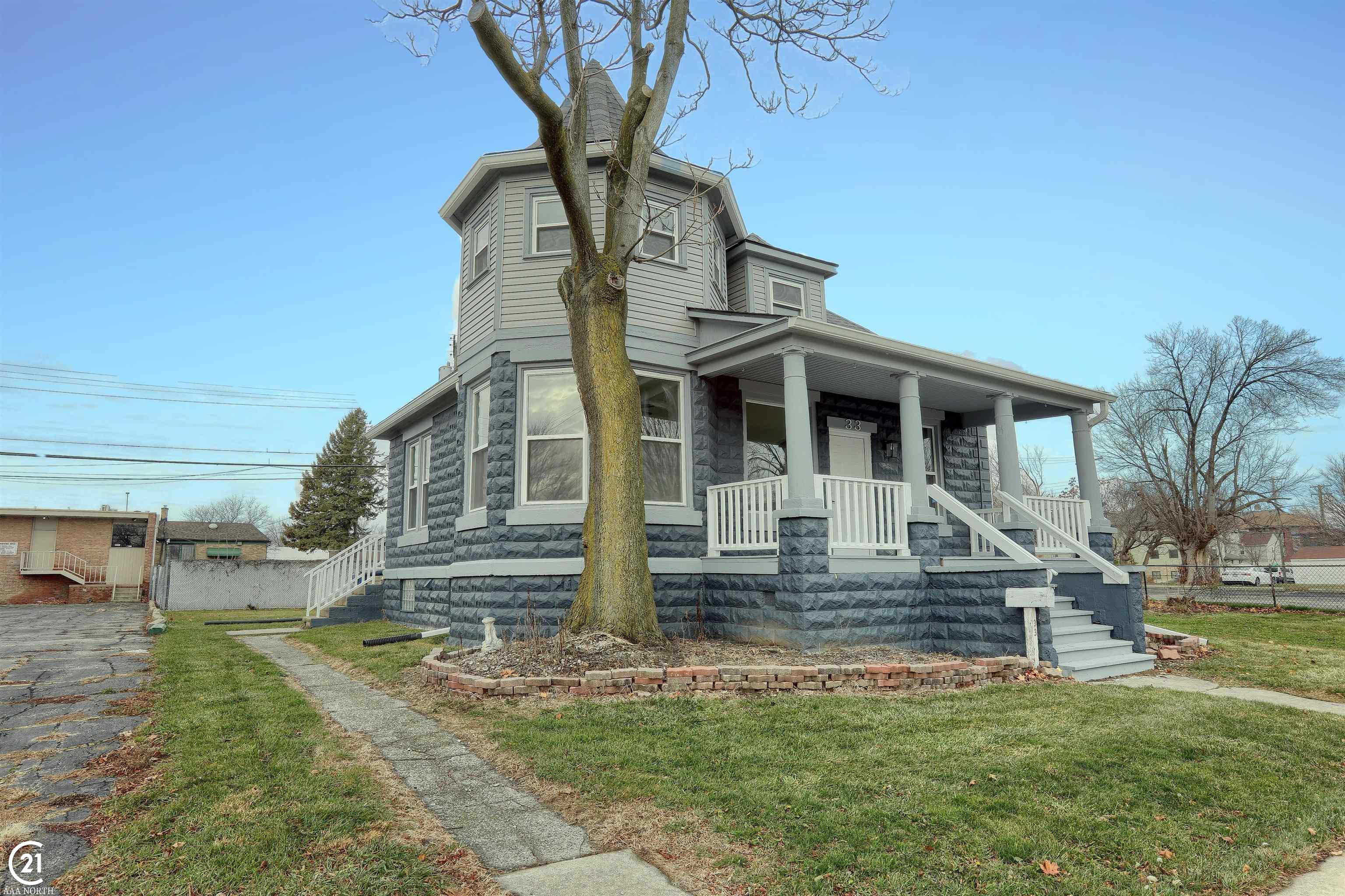 33 Northbound Gratiot Avenue