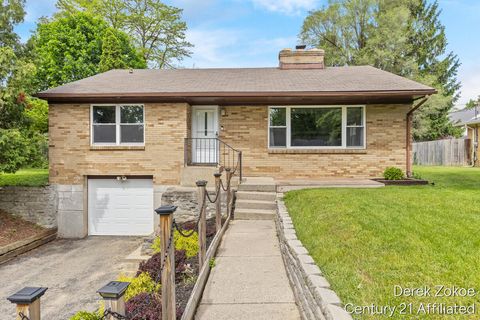 Photo of 613 Shawmut Boulevard NW, Grand Rapids City, MI 49504 (MLS # 65026024620)