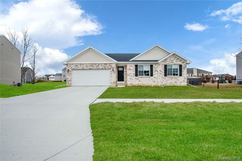 2824 Somerset Street Lapeer City MI 48446