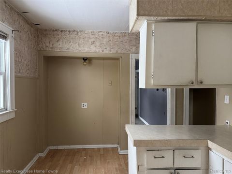 Tiny photo for 1518 Carleton Street, Port Huron City, MI 48060 (MLS # 20261011576)