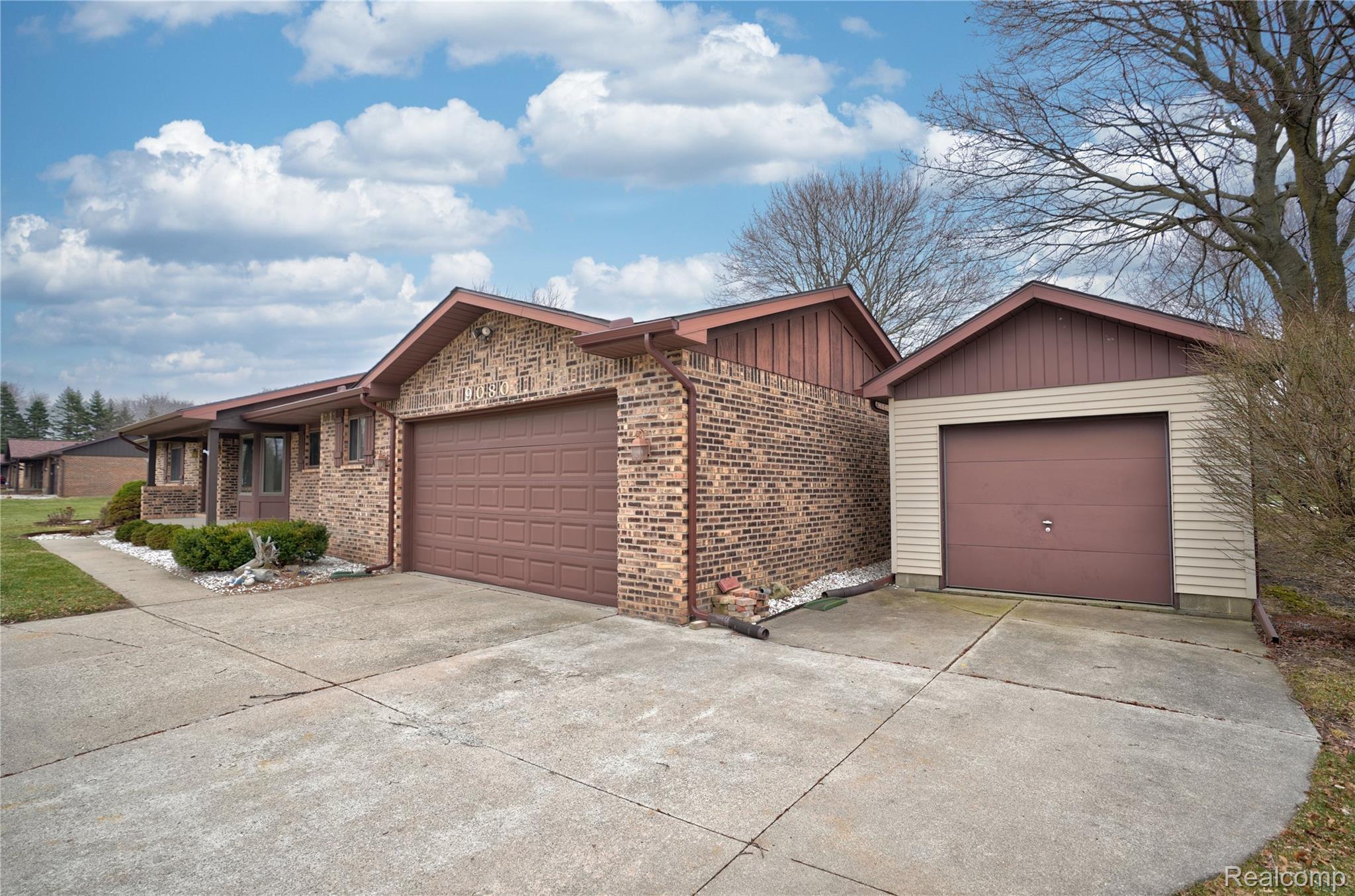 9080 E Lippincott Boulevard