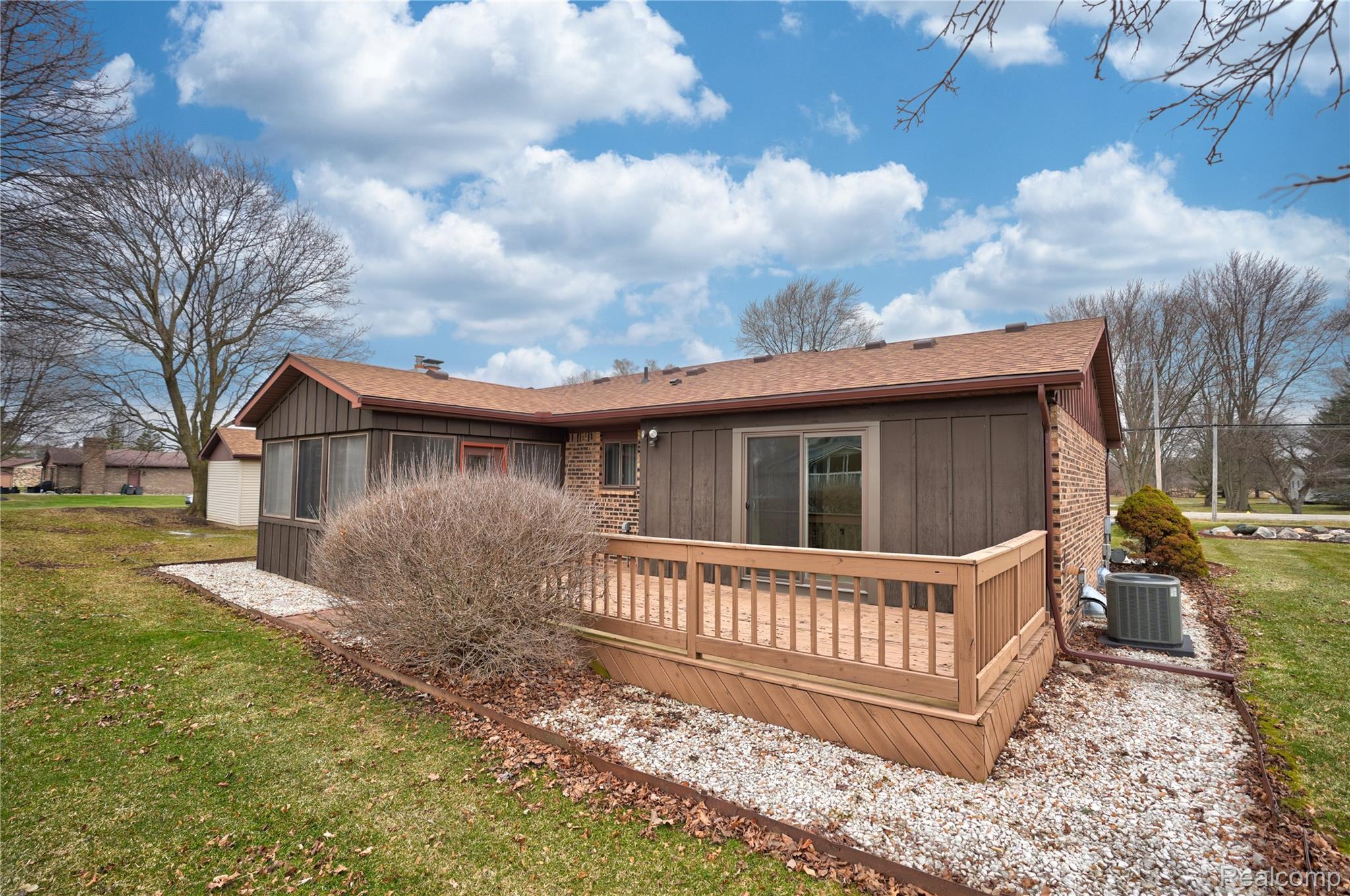 9080 E Lippincott Boulevard