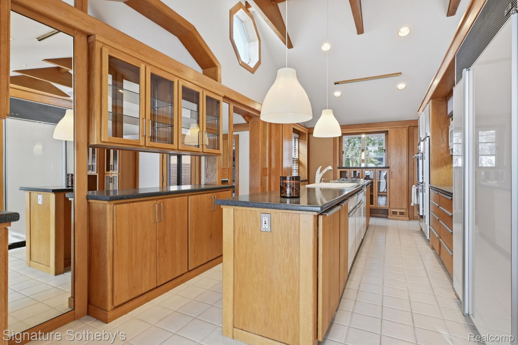 543 Hartsough Street