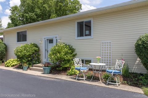 871 VANDERPOOL Drive Troy City MI 48083