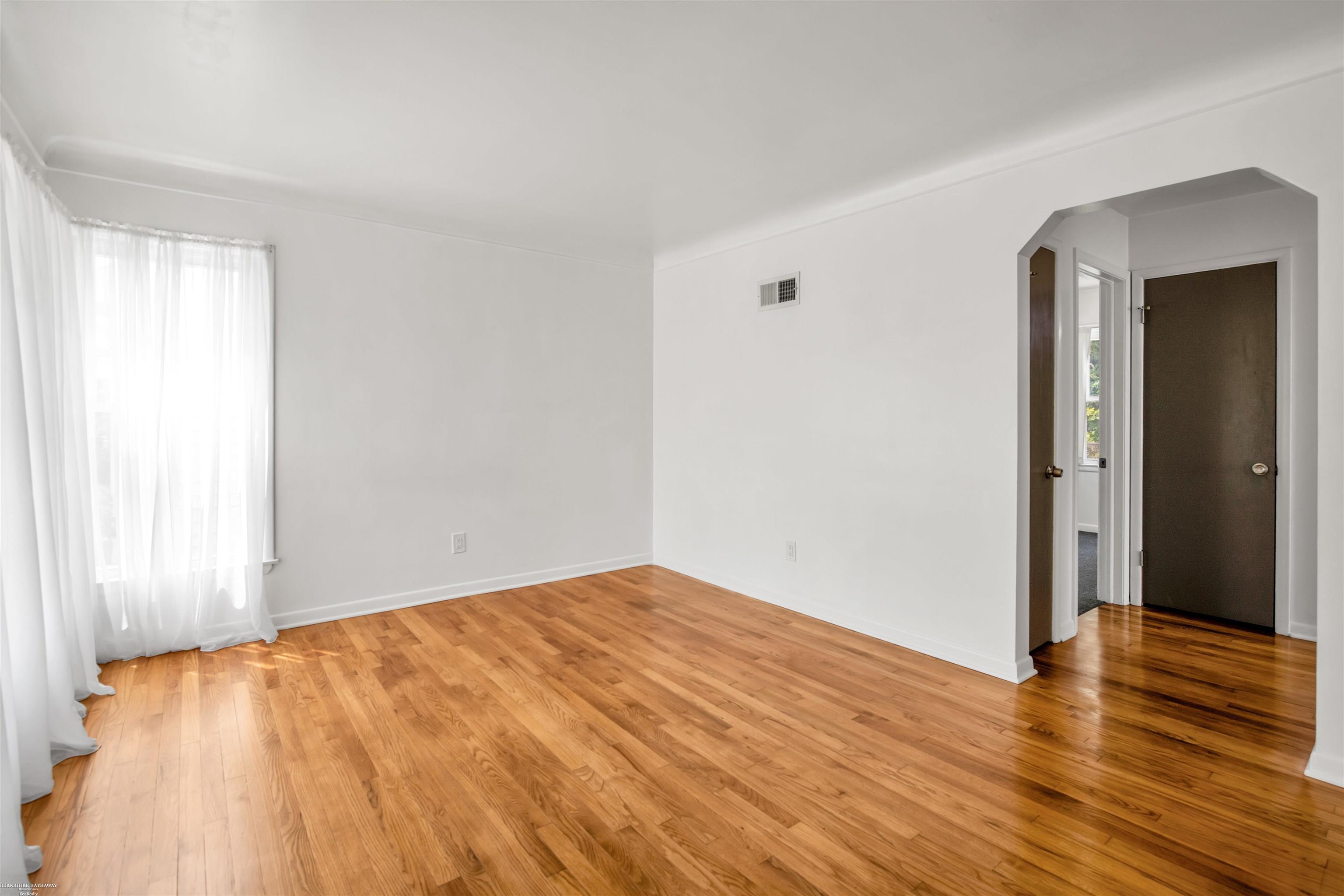 23733 Lexington Avenue