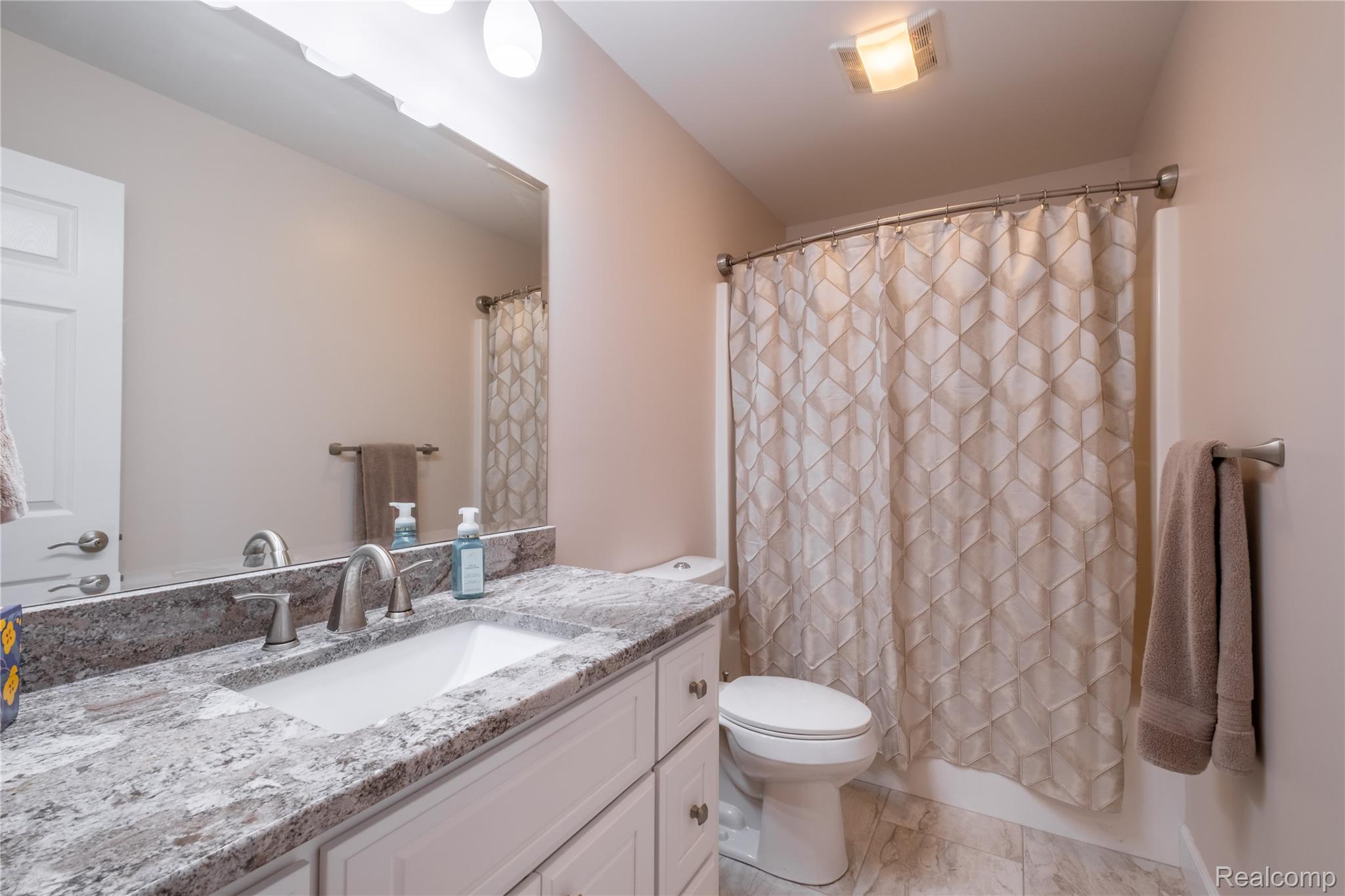 Linden City, Michigan 48451, United States, 2 Bedrooms Bedrooms, ,2 BathroomsBathrooms,Residential,Pending,199968