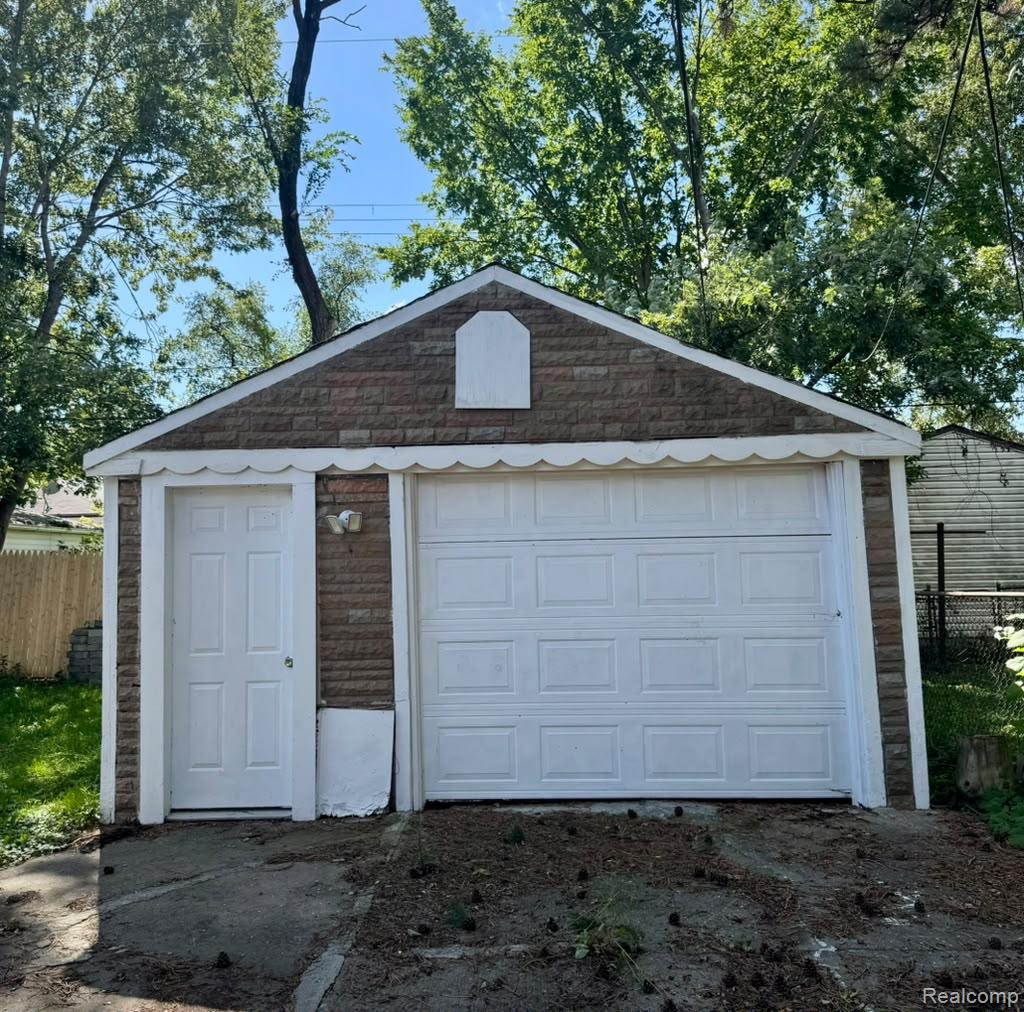 8676 Jewett Avenue