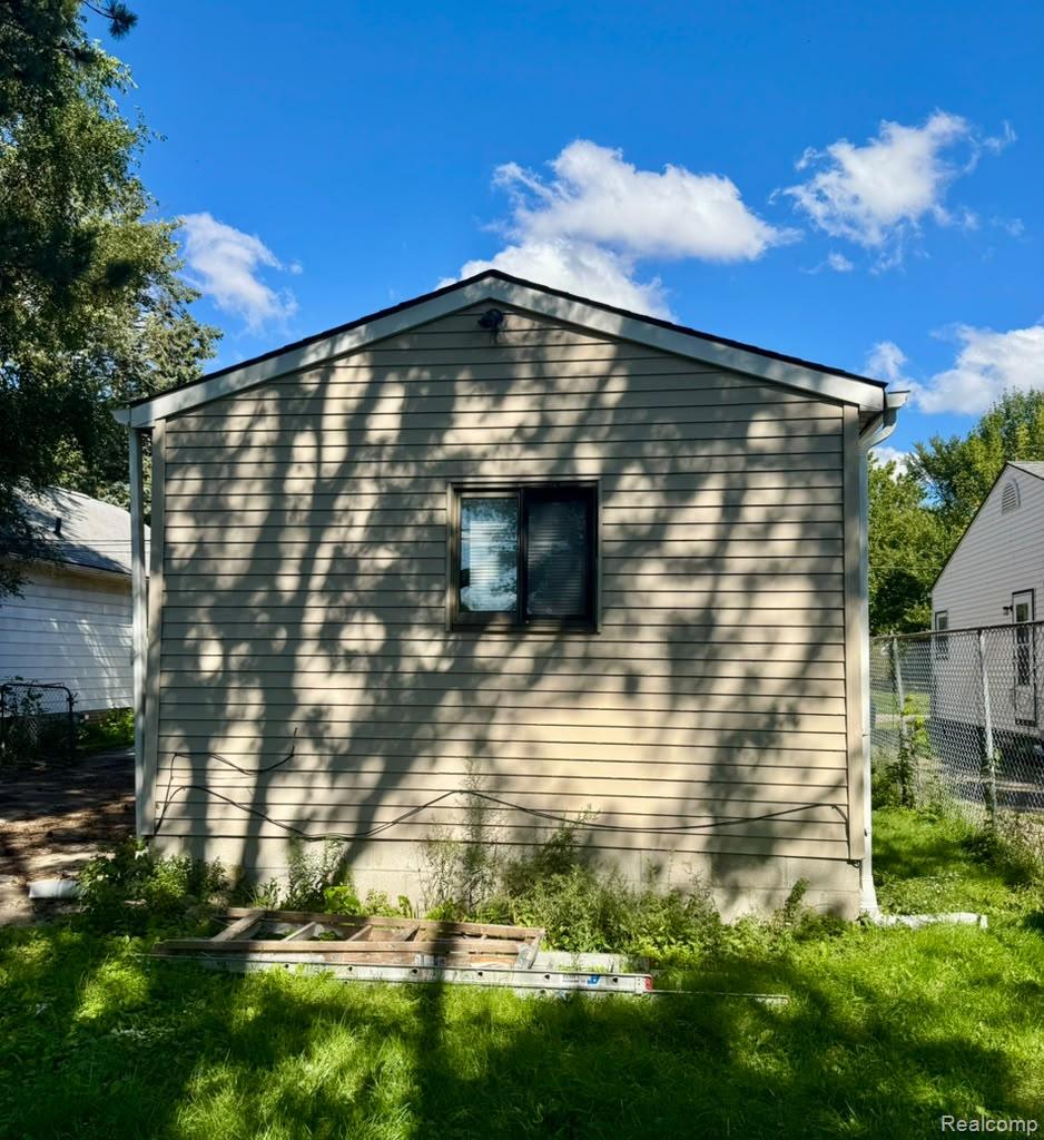 8676 Jewett Avenue