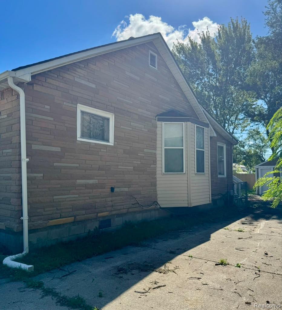 8676 Jewett Avenue