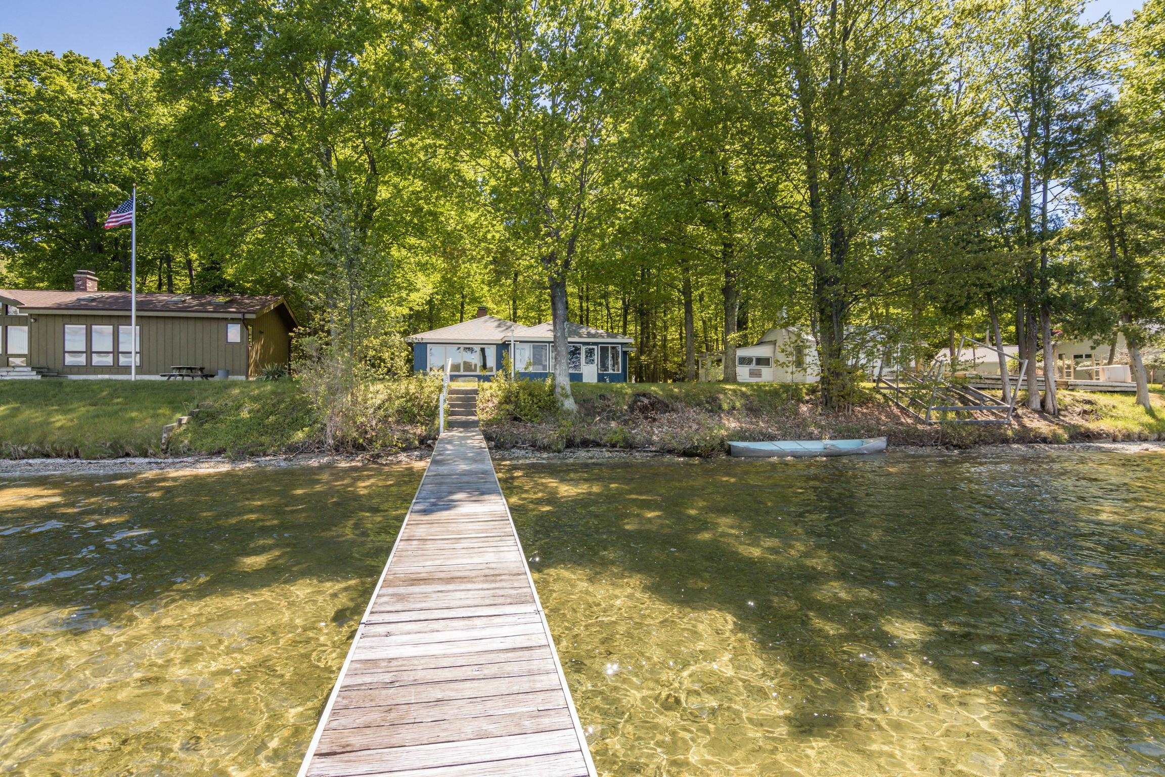 6290 Lakewood Drive
