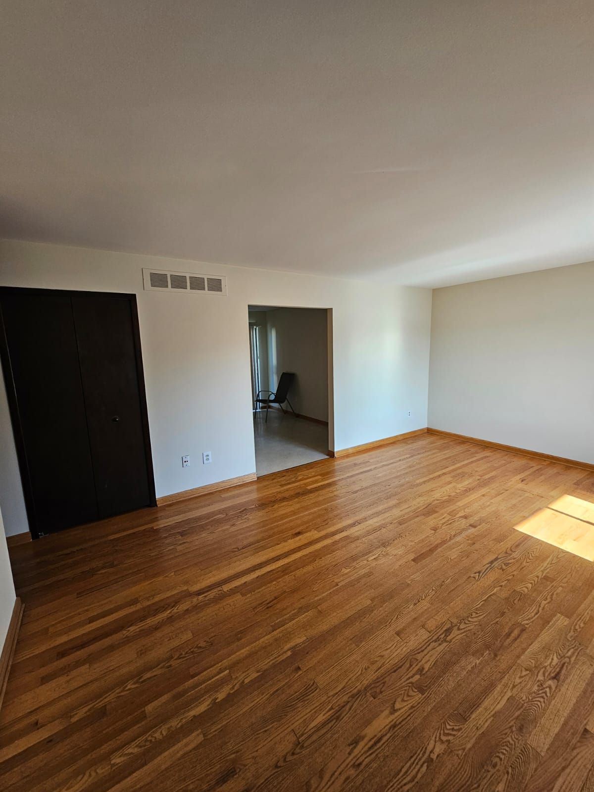 2924 ROUNDTREE Drive