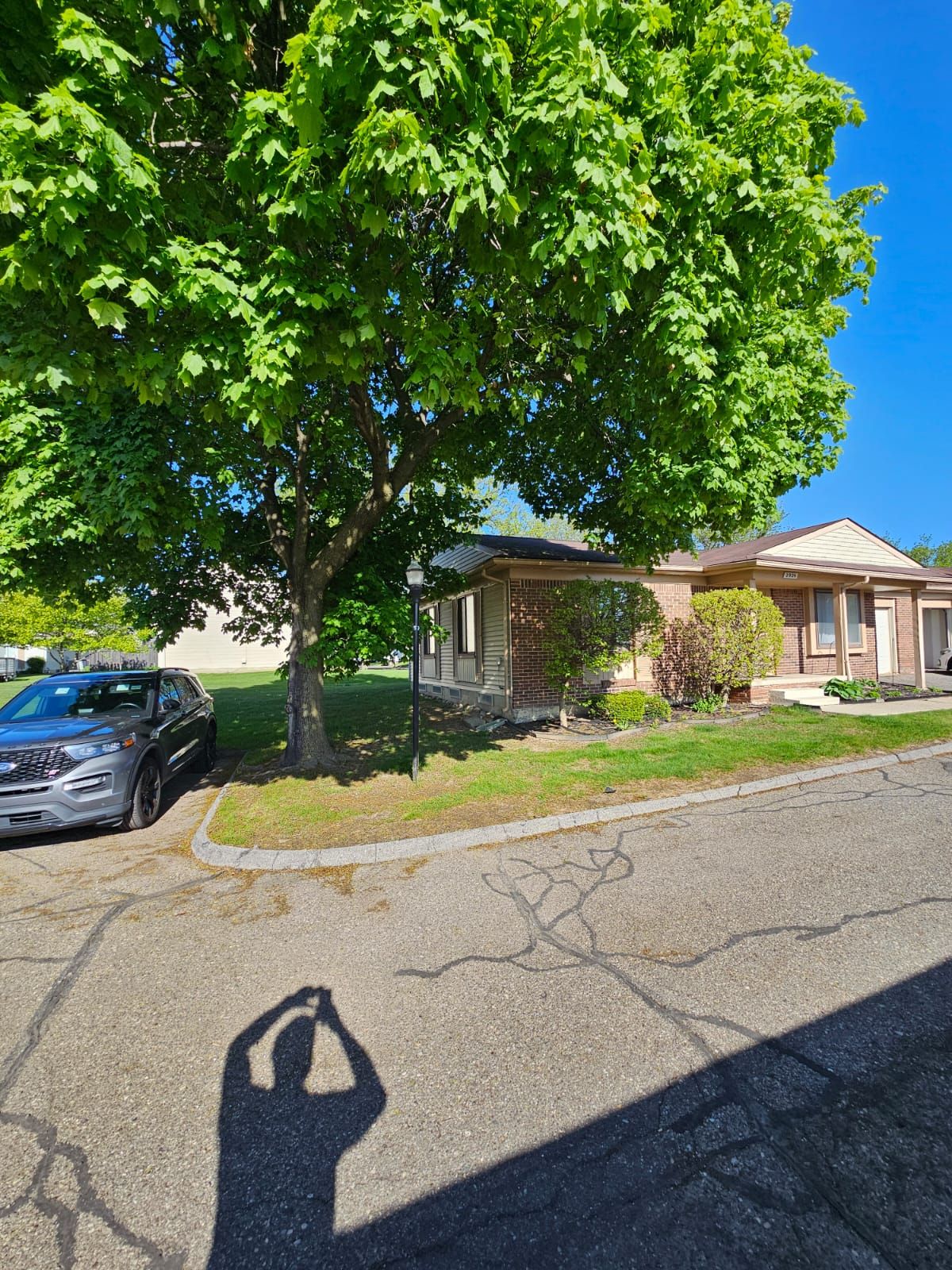 2924 ROUNDTREE Drive