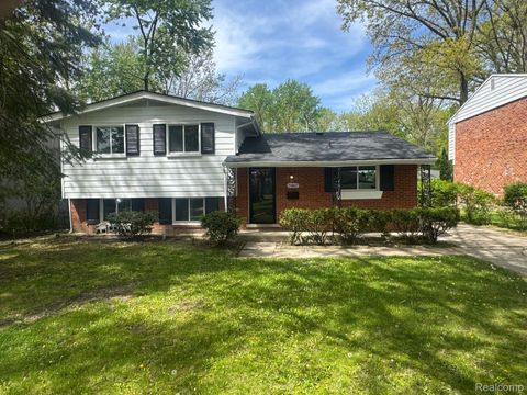 29807 SPRING HILL Drive Southfield City MI 48076