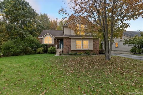 2700 Court Lane N Howell City MI 48843