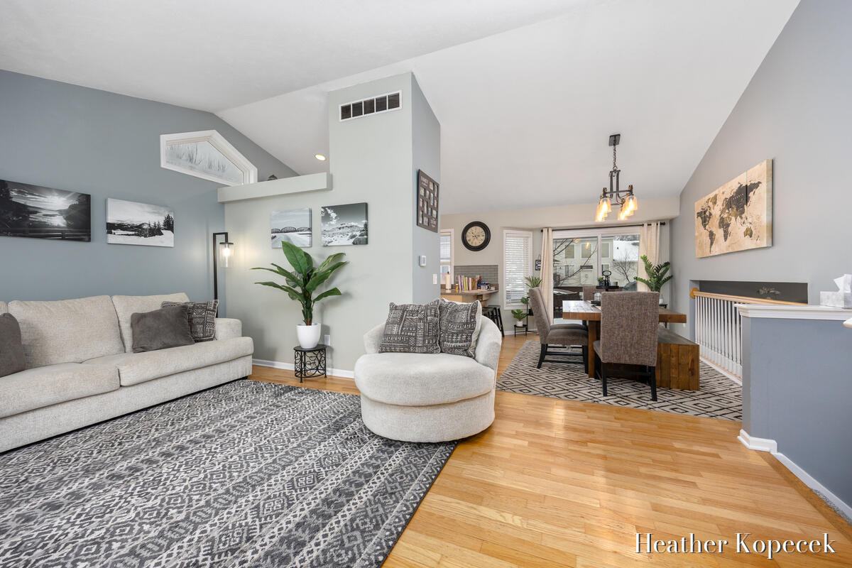 3695 S Falling Leaf Drive SE