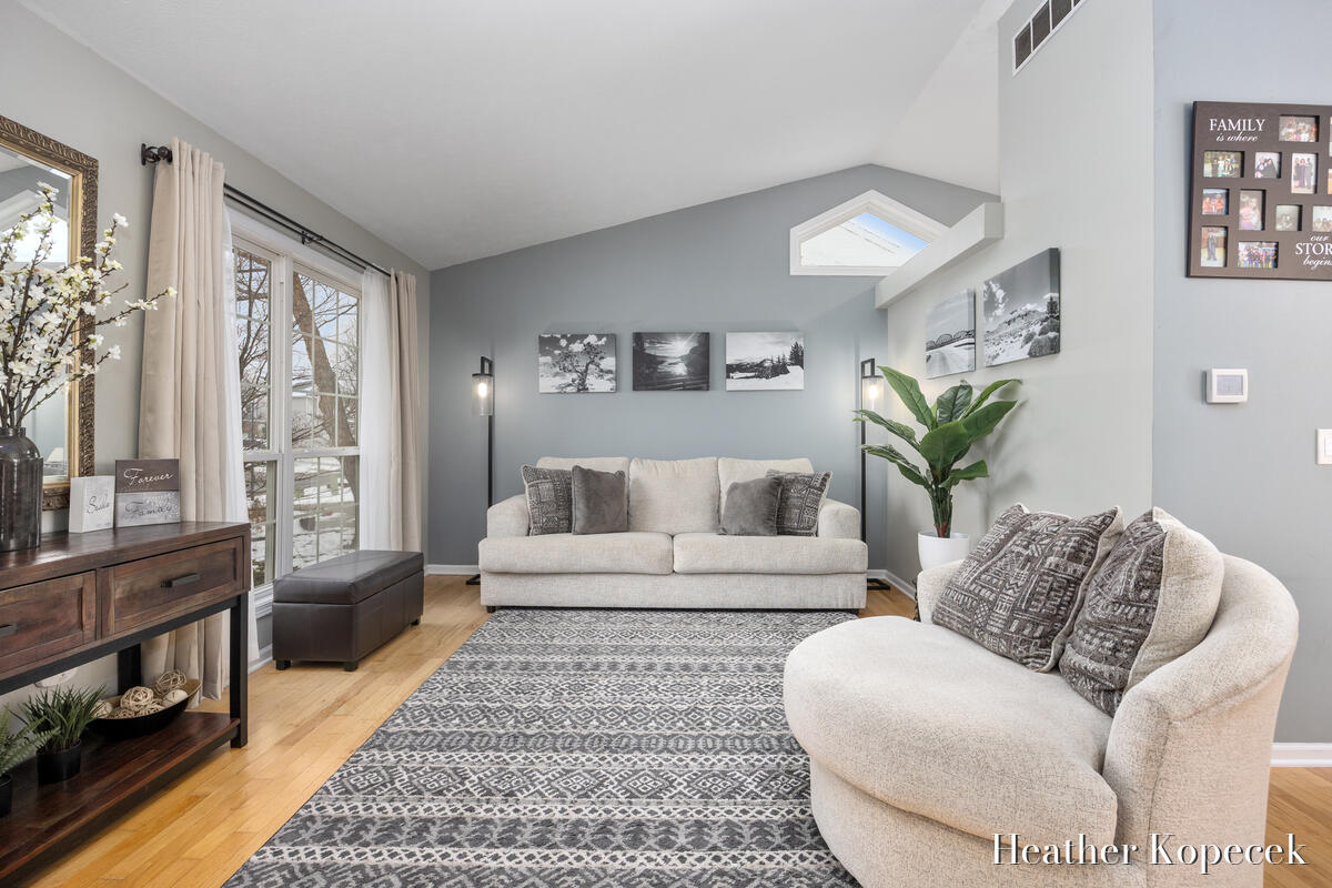 3695 S Falling Leaf Drive SE