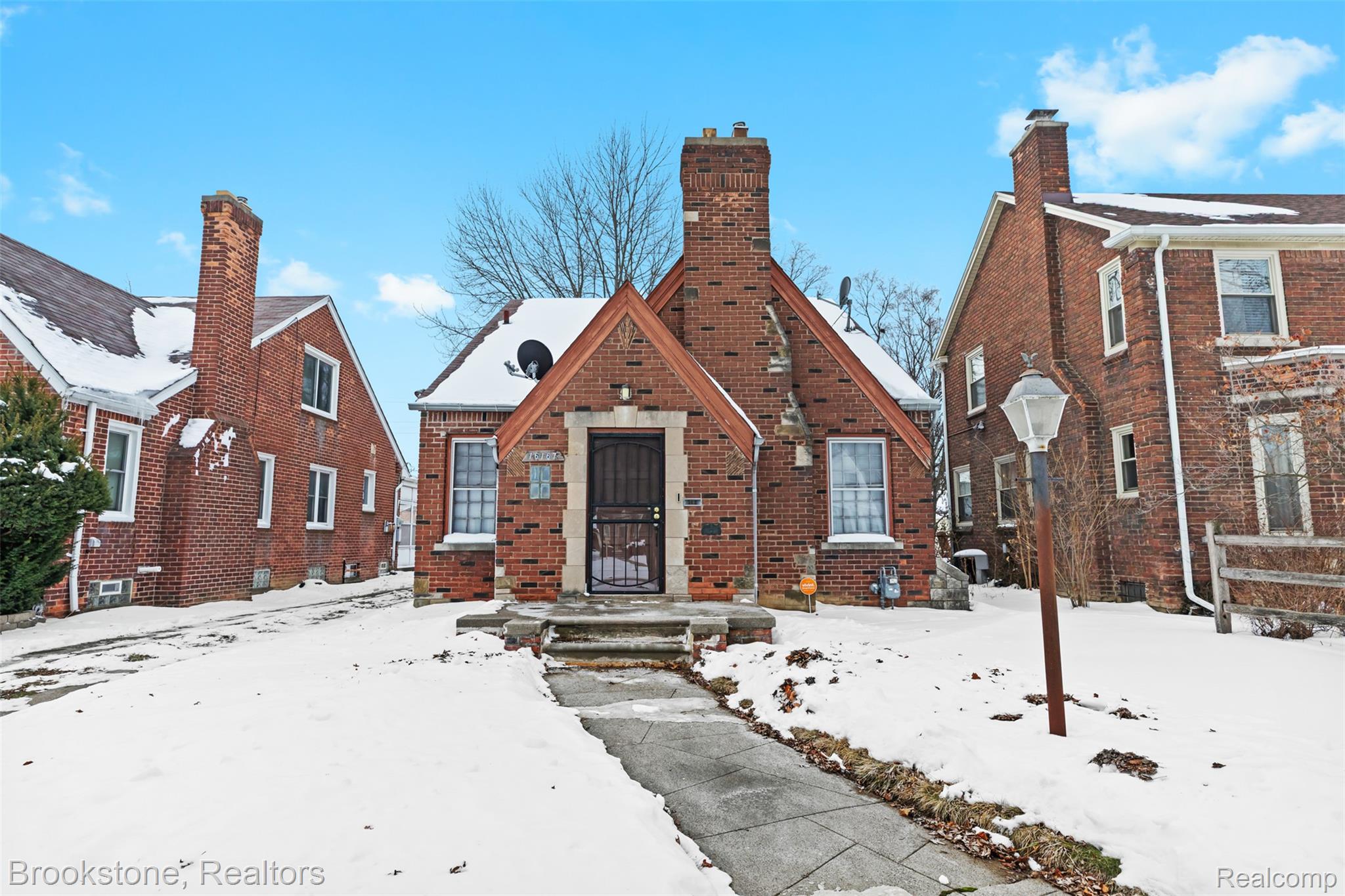 16167 Gilchrist Street