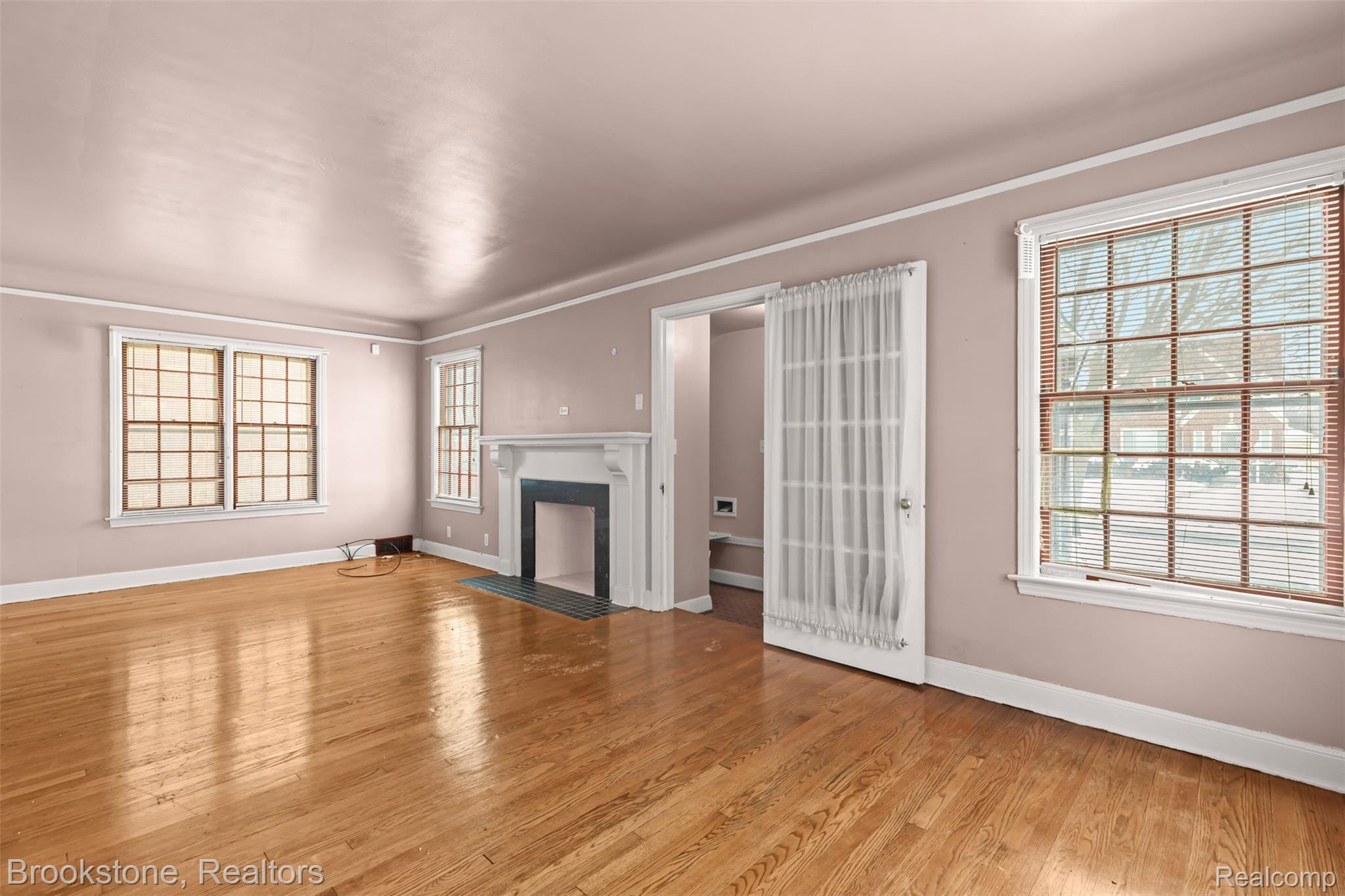 16167 Gilchrist Street