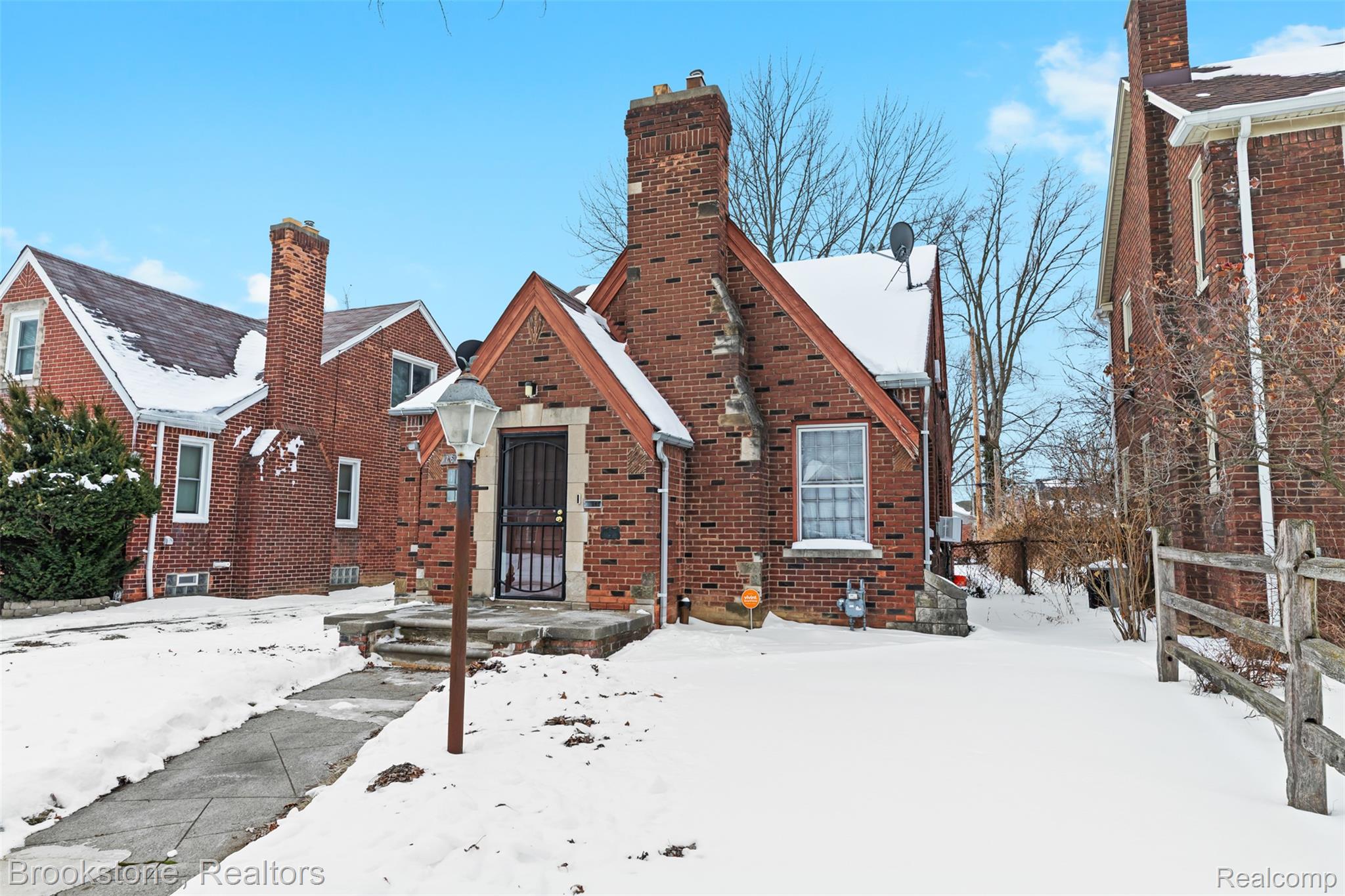 16167 Gilchrist Street