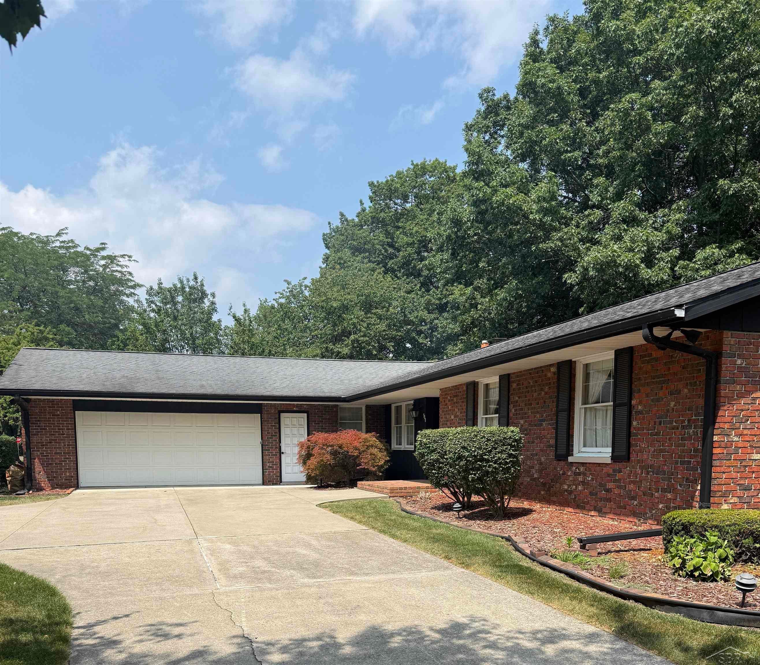 900 Canterbury Drive