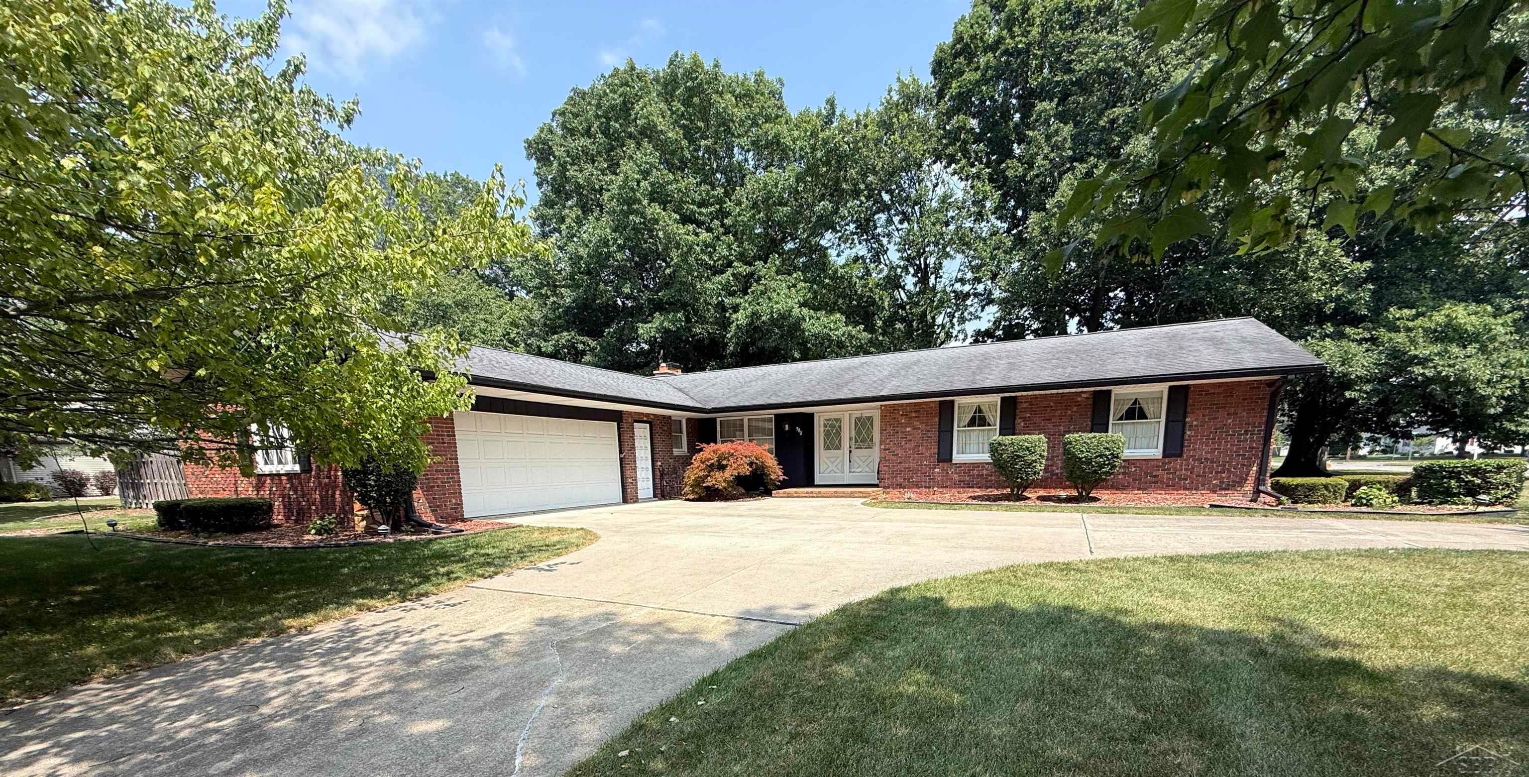 900 Canterbury Drive