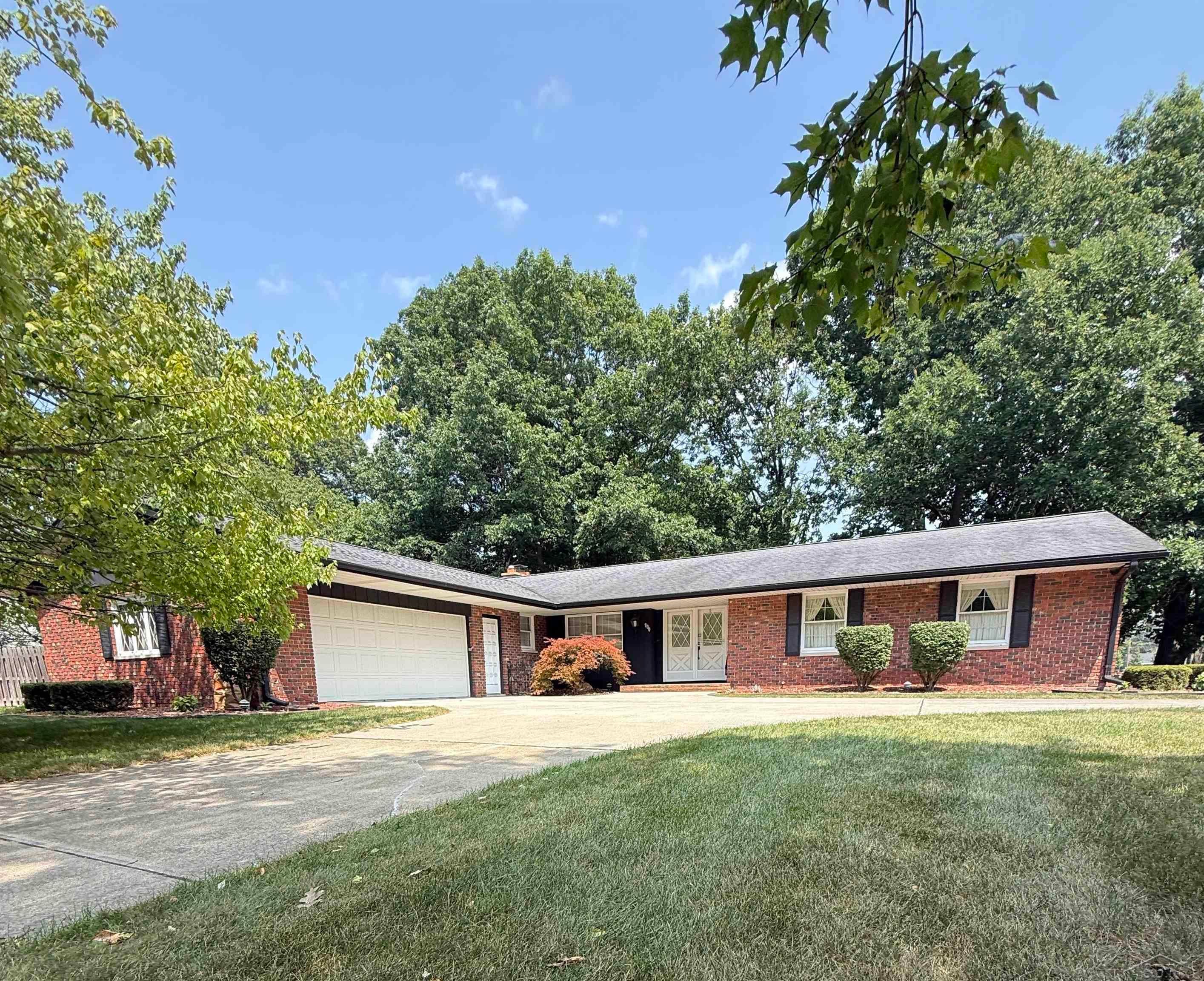 900 Canterbury Drive