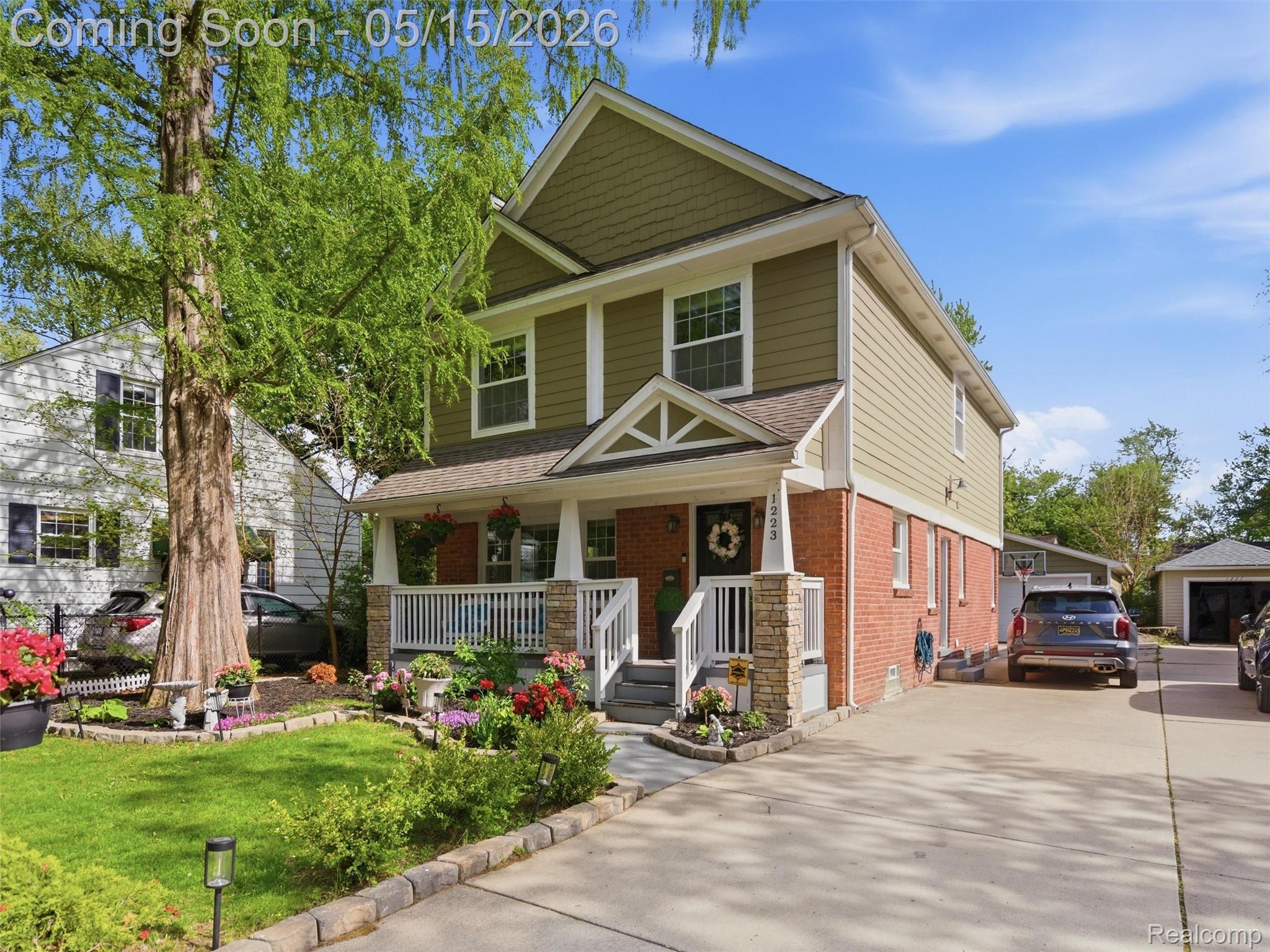 1223 Greenleaf Drive