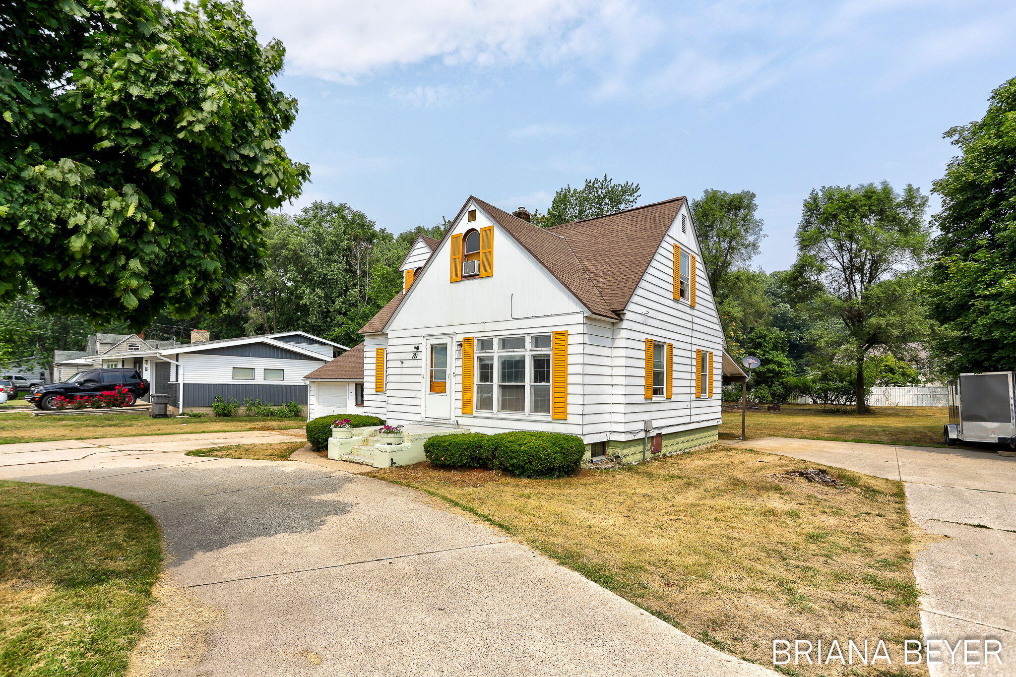 89 E Lakewood Boulevard