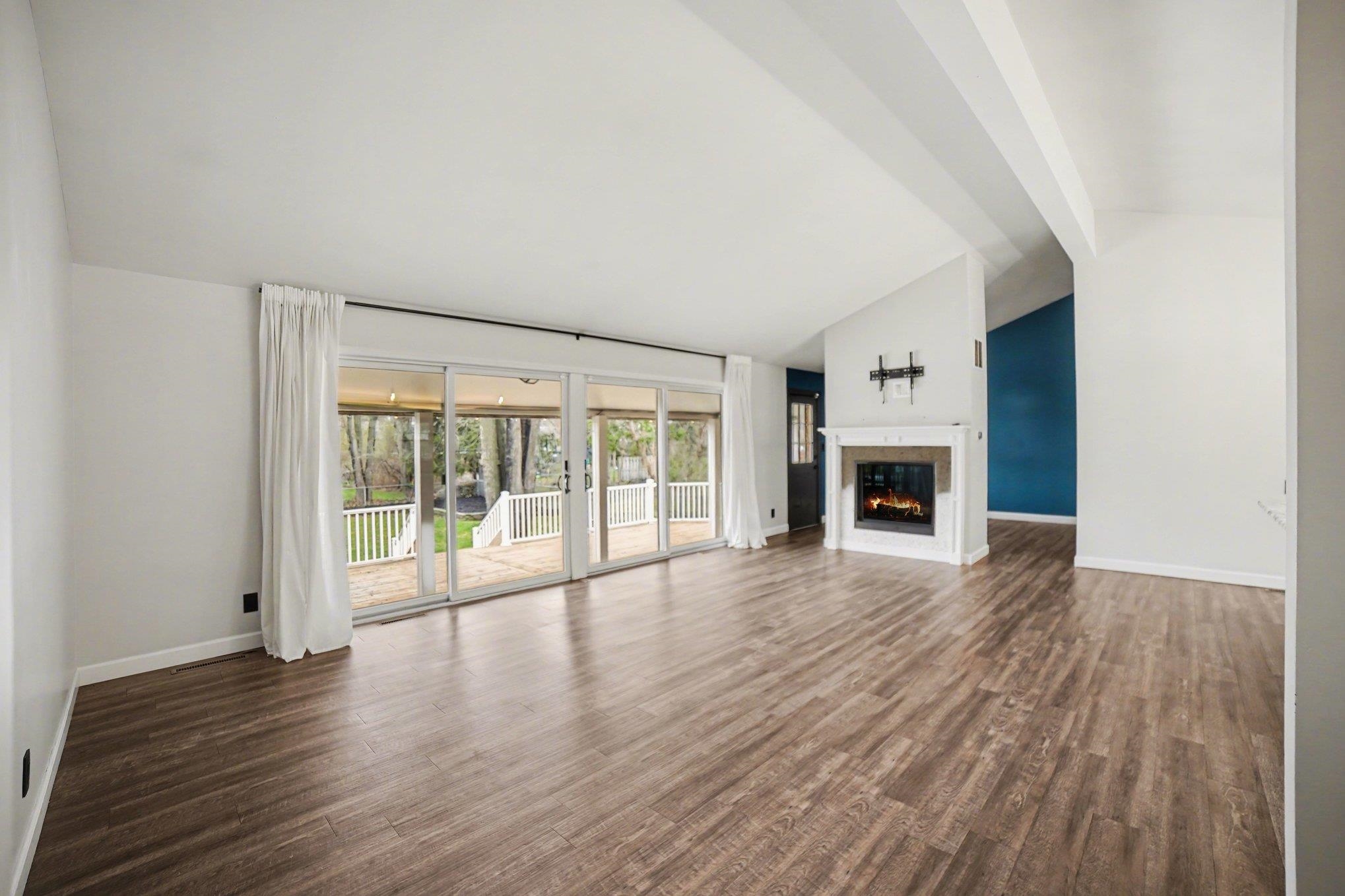 1320 E Lincoln