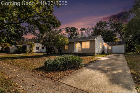 809 Richard Street Holly Village MI 48442