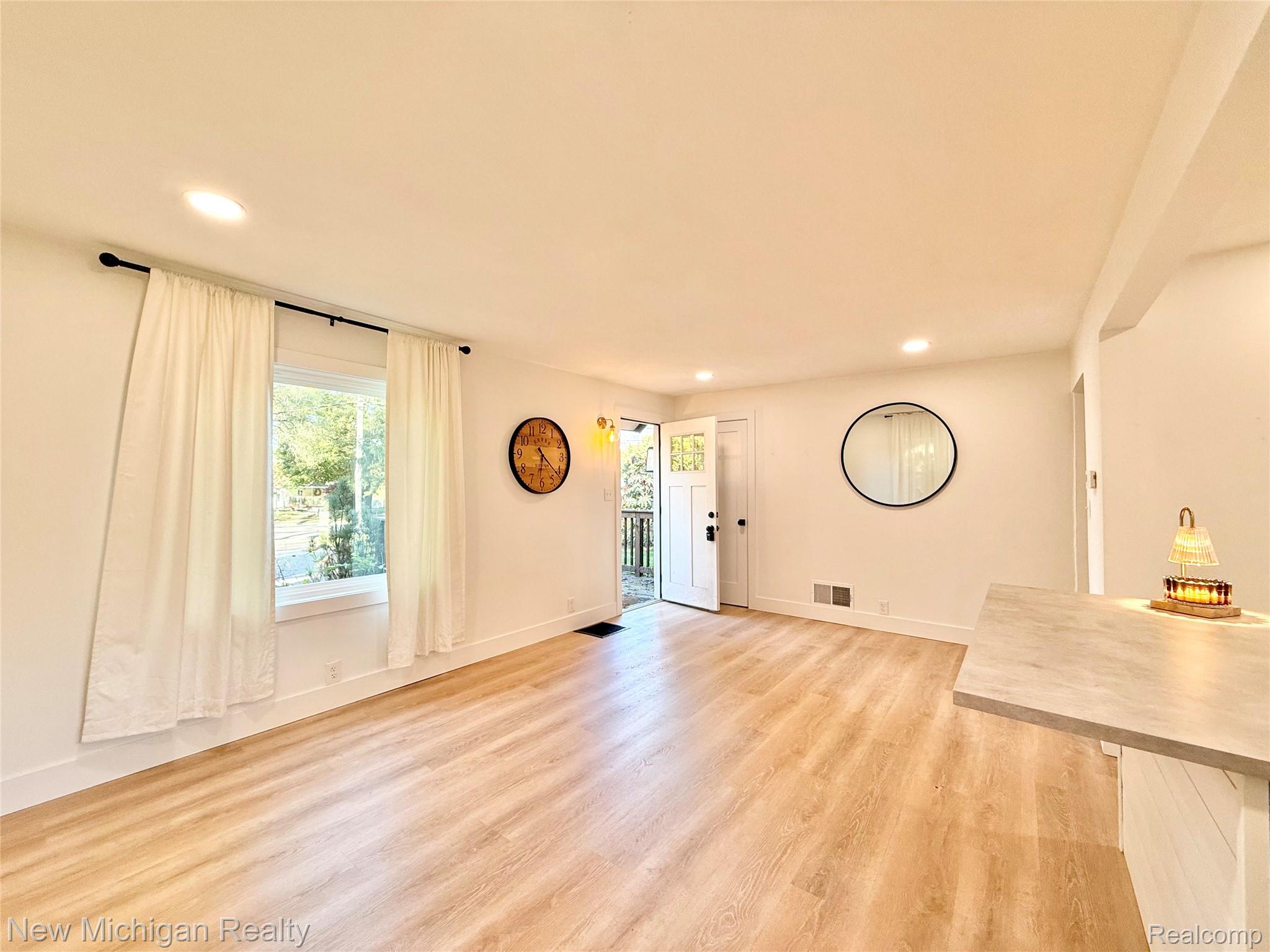 823 W Silver Lake Road