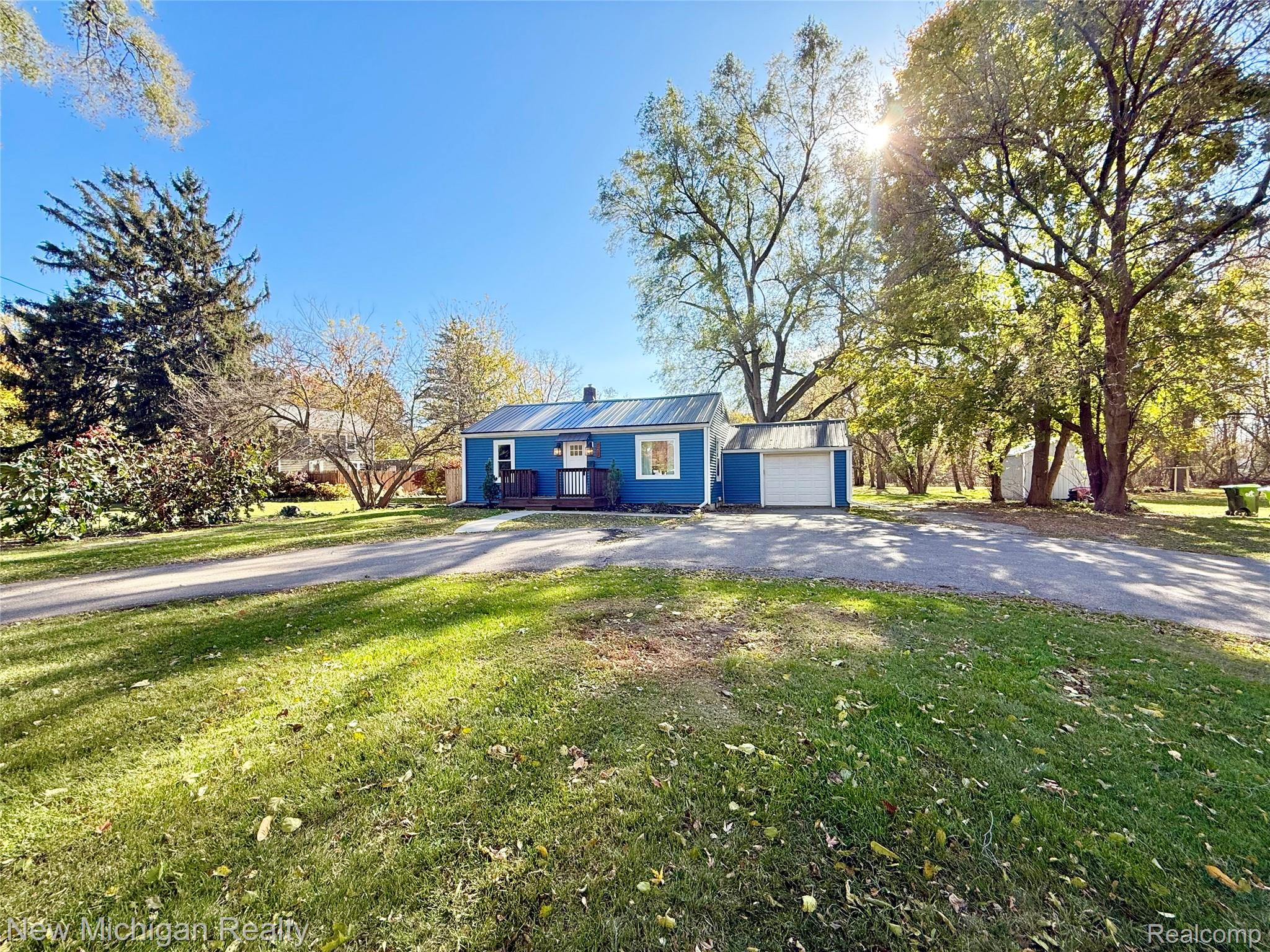 823 W Silver Lake Road