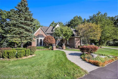 271 Greenan Lane Orion Charter Township MI 48362