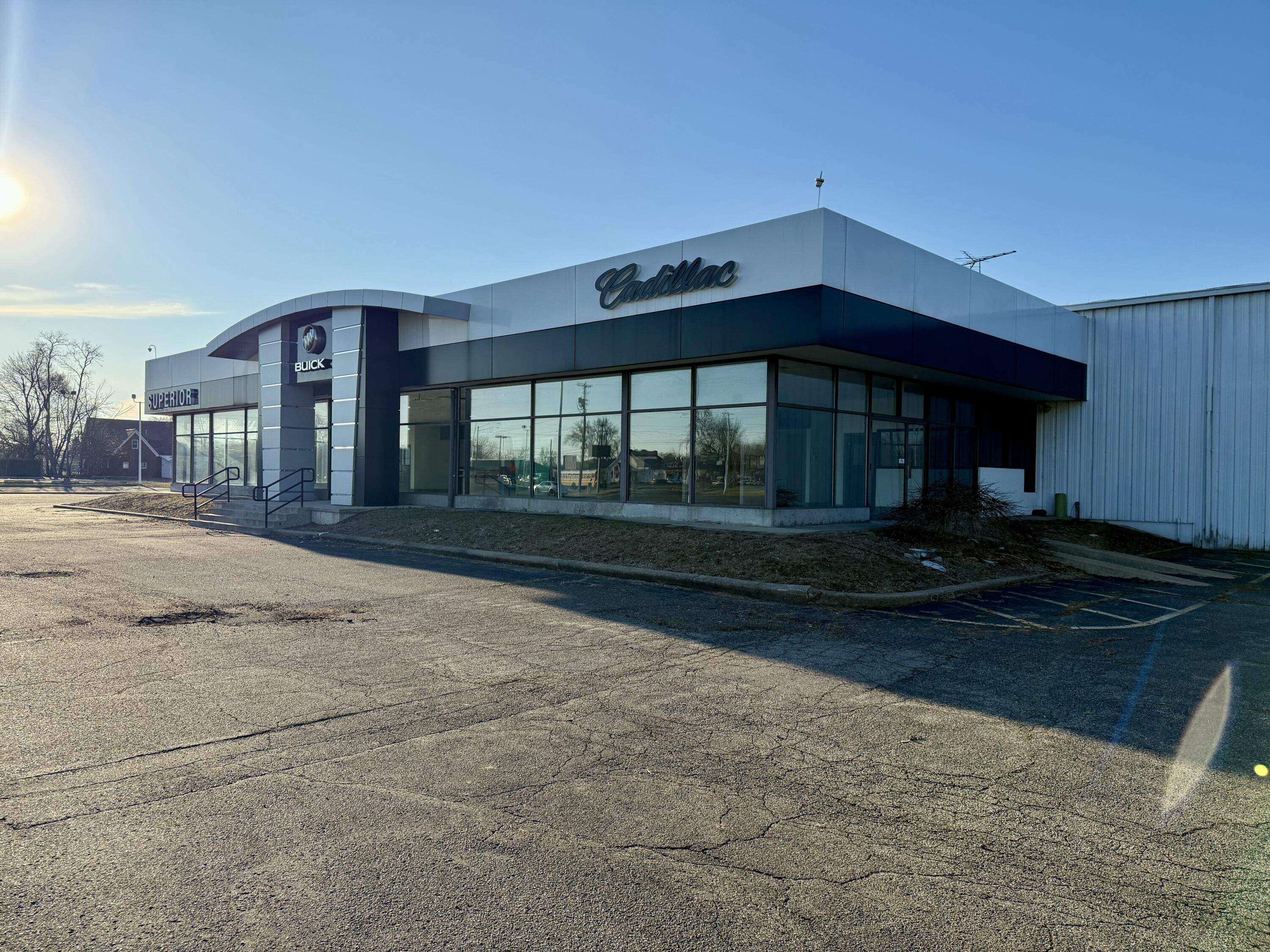 995 W Columbia Avenue