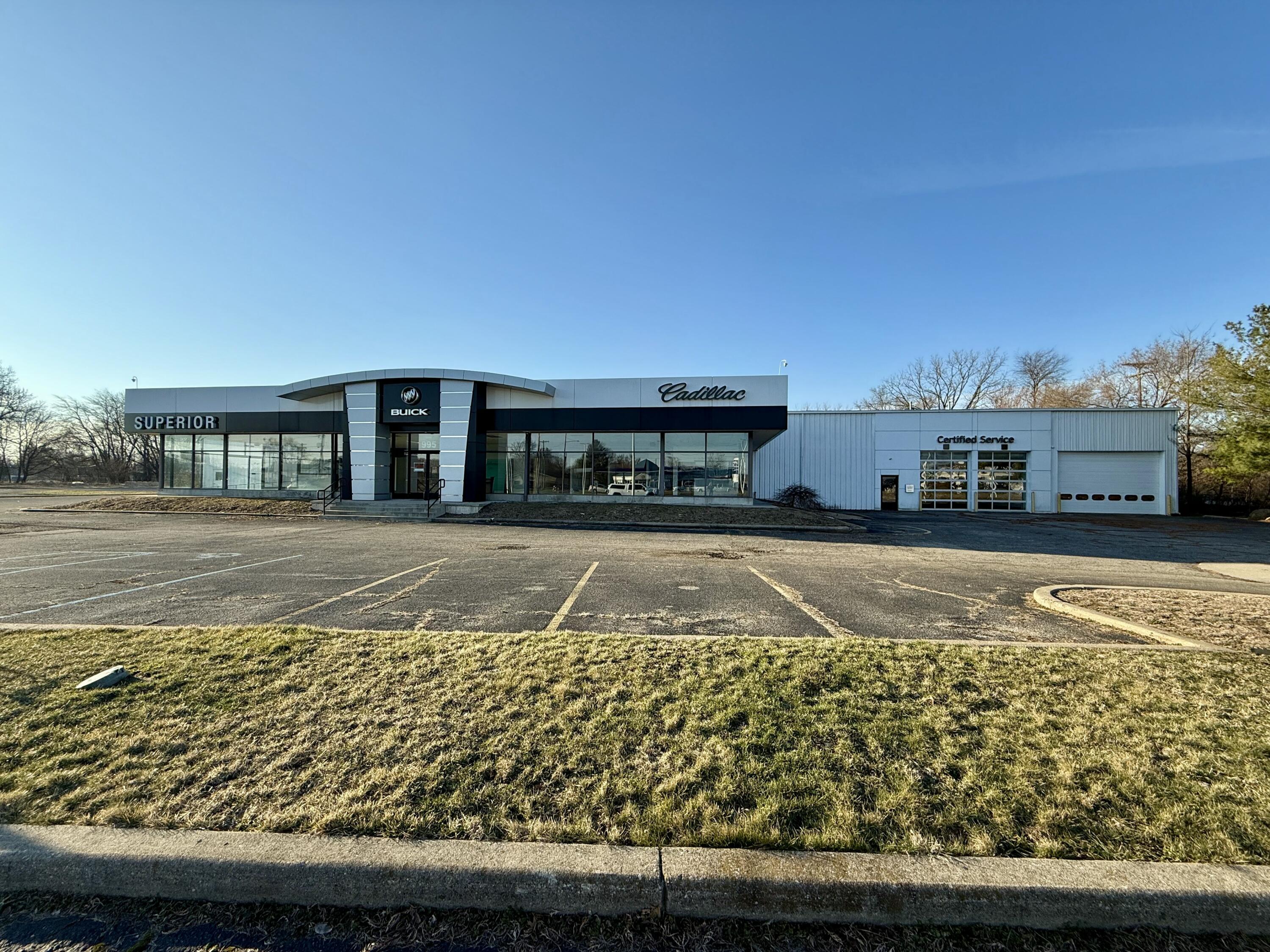 995 W Columbia Avenue