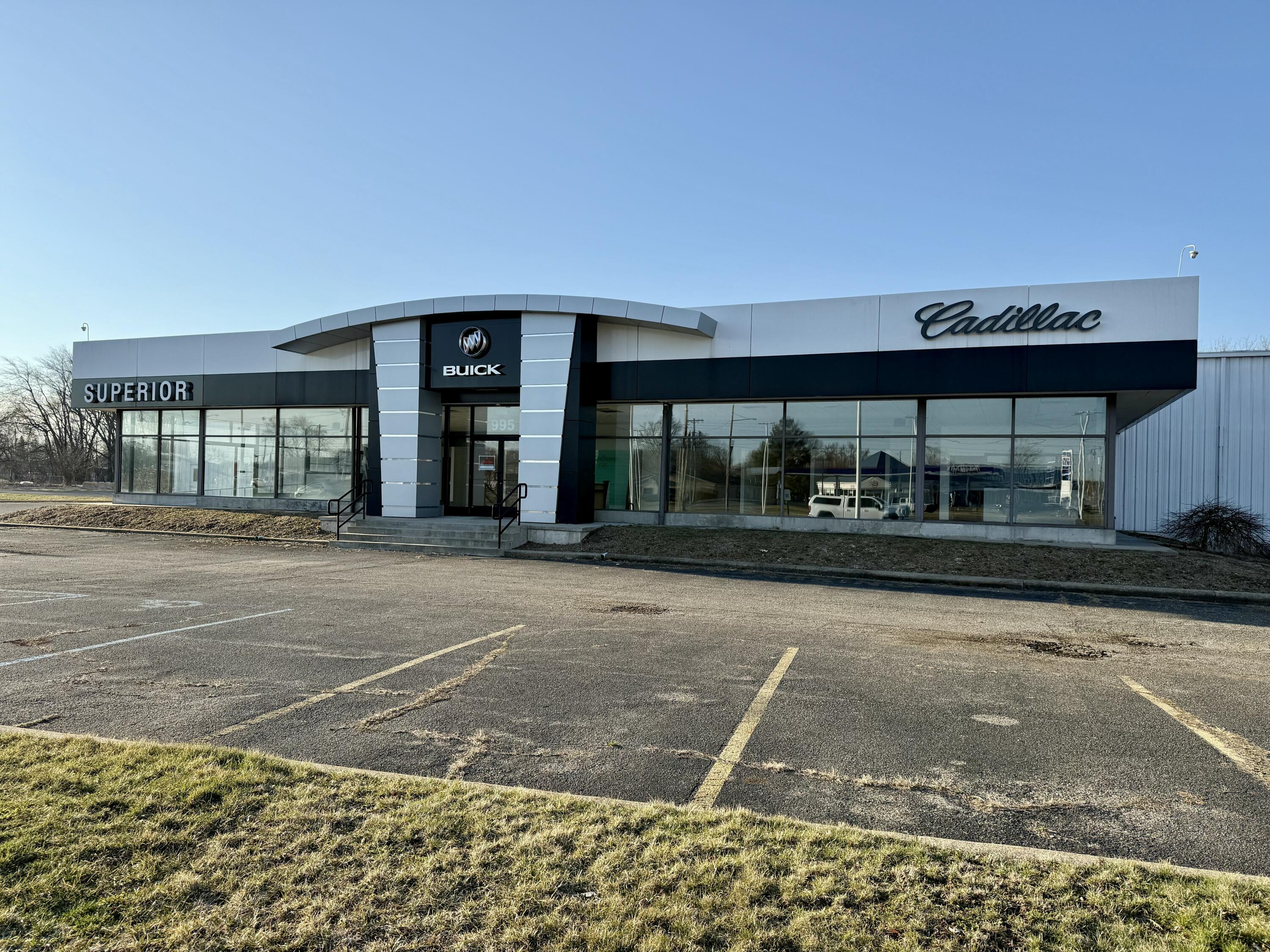 995 W Columbia Avenue