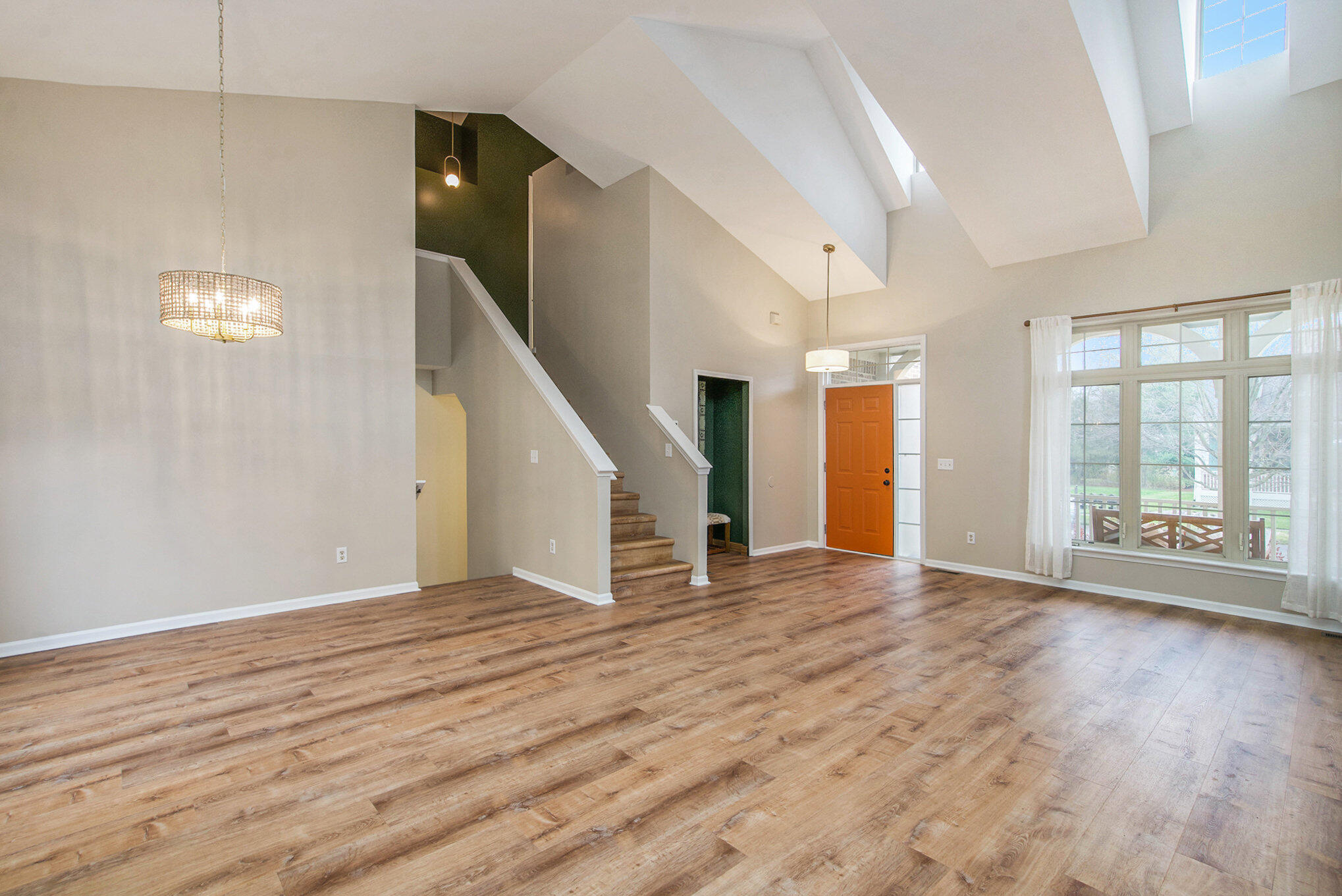 5660 Versailles Avenue