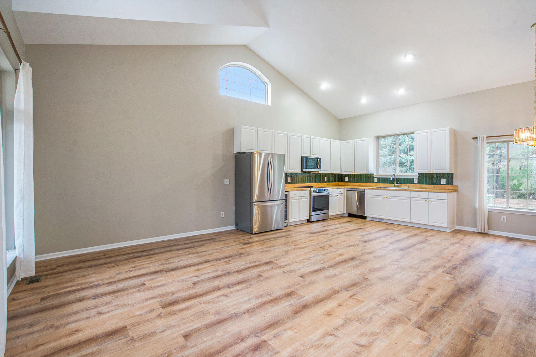 5660 Versailles Avenue