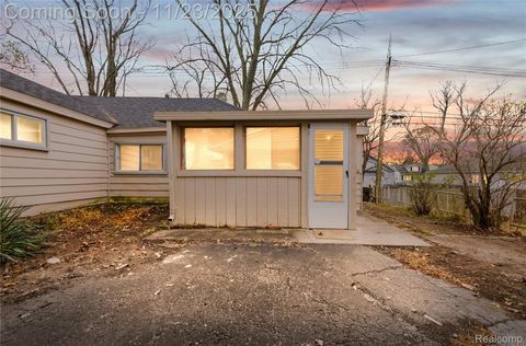 933 Myrtle Avenue Waterford Charter Township MI 48328