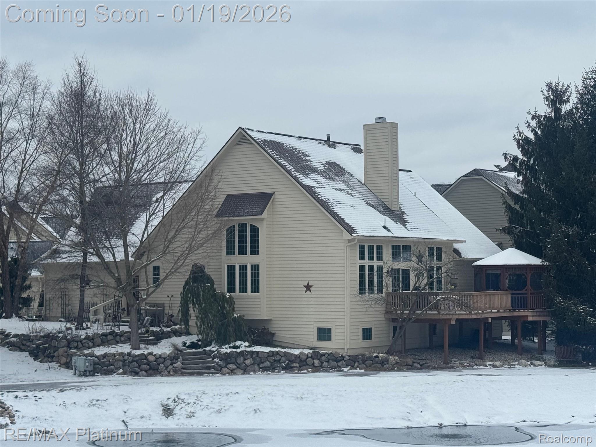 5451 Versailles Avenue N