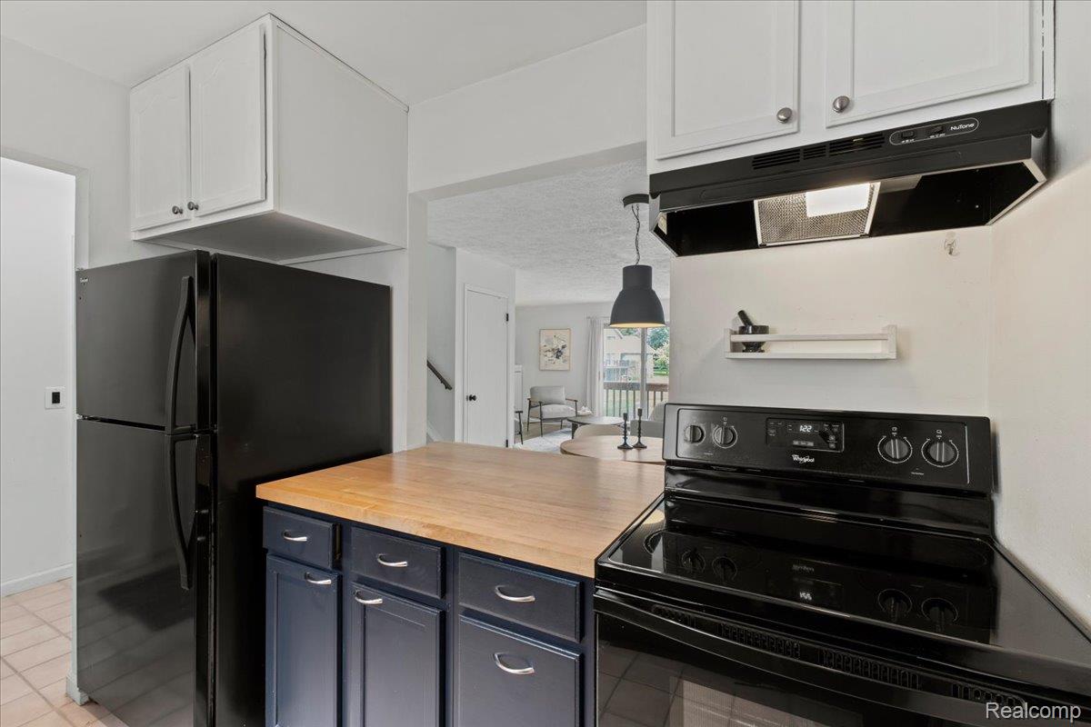 Springfield Charter Township, Michigan 48348, United States, 2 Bedrooms Bedrooms, ,3 BathroomsBathrooms,Residential,Active,174722