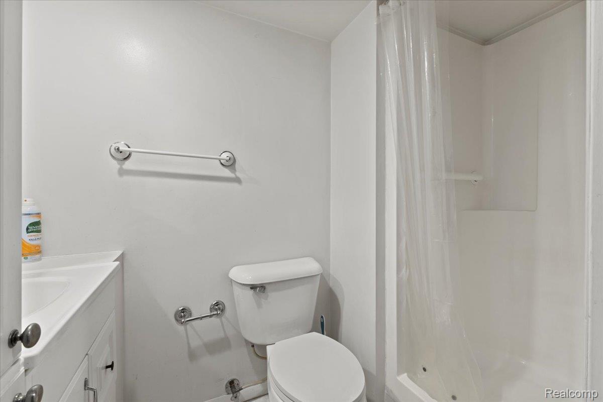 Springfield Charter Township, Michigan 48348, United States, 2 Bedrooms Bedrooms, ,3 BathroomsBathrooms,Residential,Active,174722