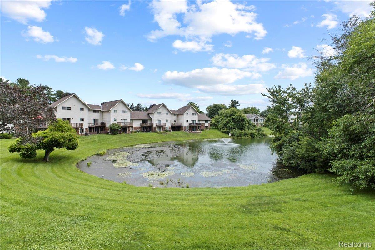 Springfield Charter Township, Michigan 48348, United States, 2 Bedrooms Bedrooms, ,3 BathroomsBathrooms,Residential,Active,174722