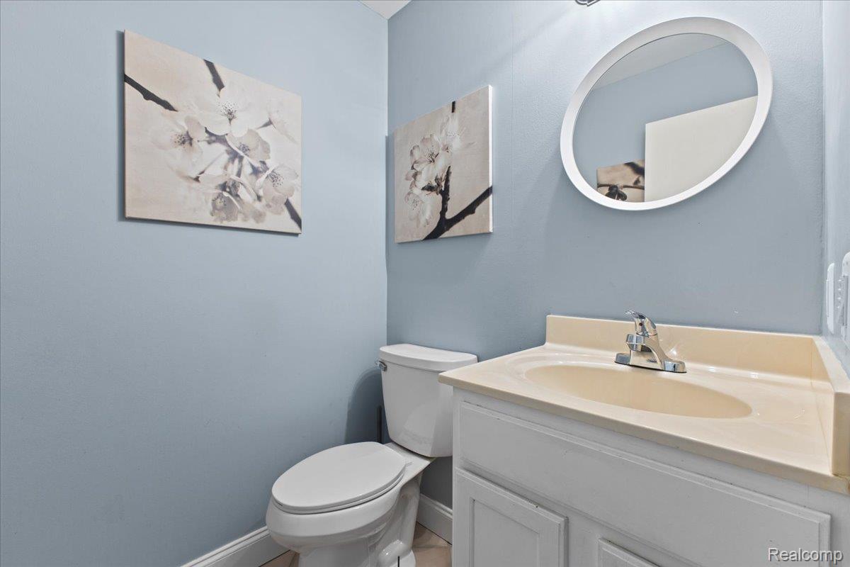 Springfield Charter Township, Michigan 48348, United States, 2 Bedrooms Bedrooms, ,3 BathroomsBathrooms,Residential,Active,174722