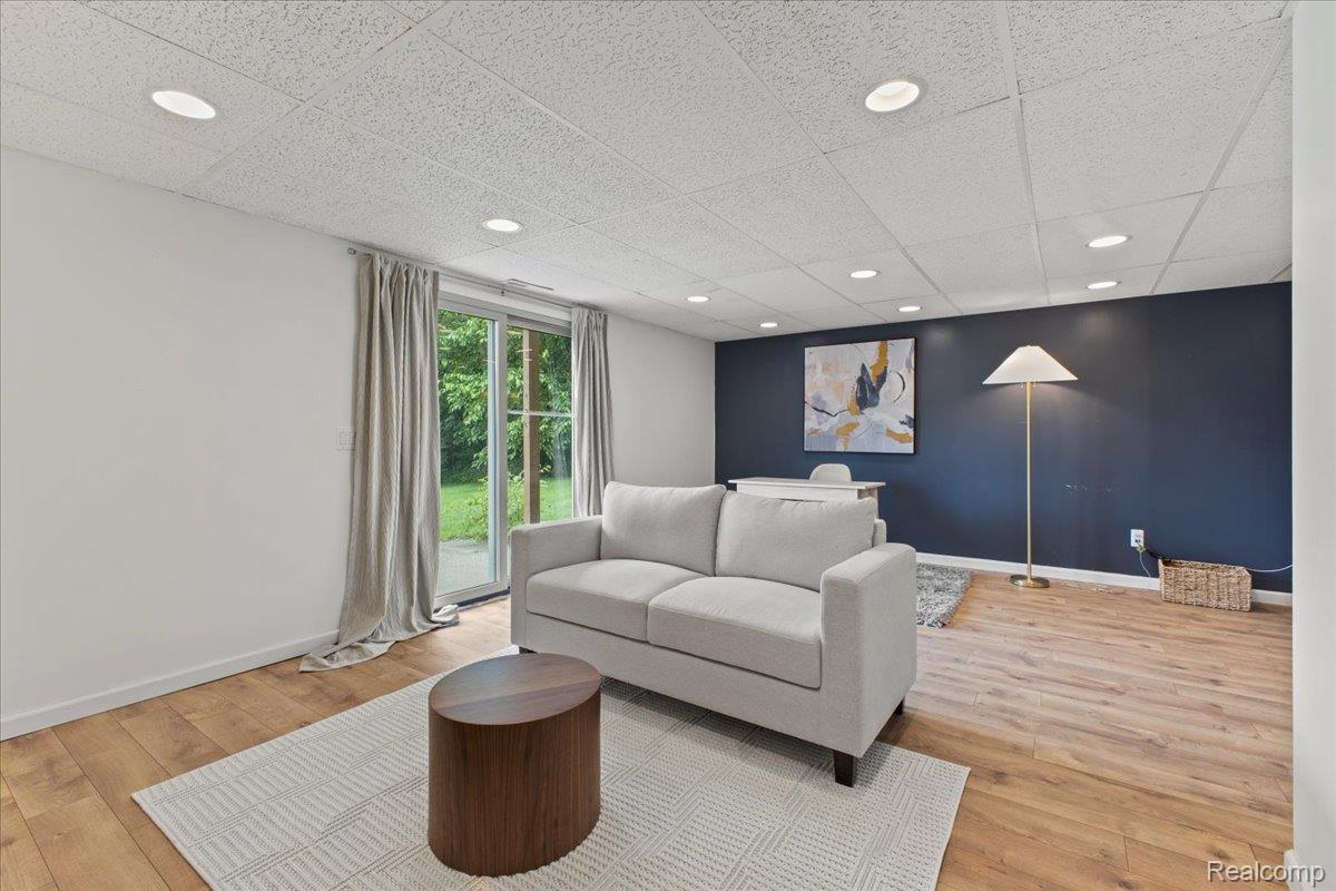 Springfield Charter Township, Michigan 48348, United States, 2 Bedrooms Bedrooms, ,3 BathroomsBathrooms,Residential,Active,174722